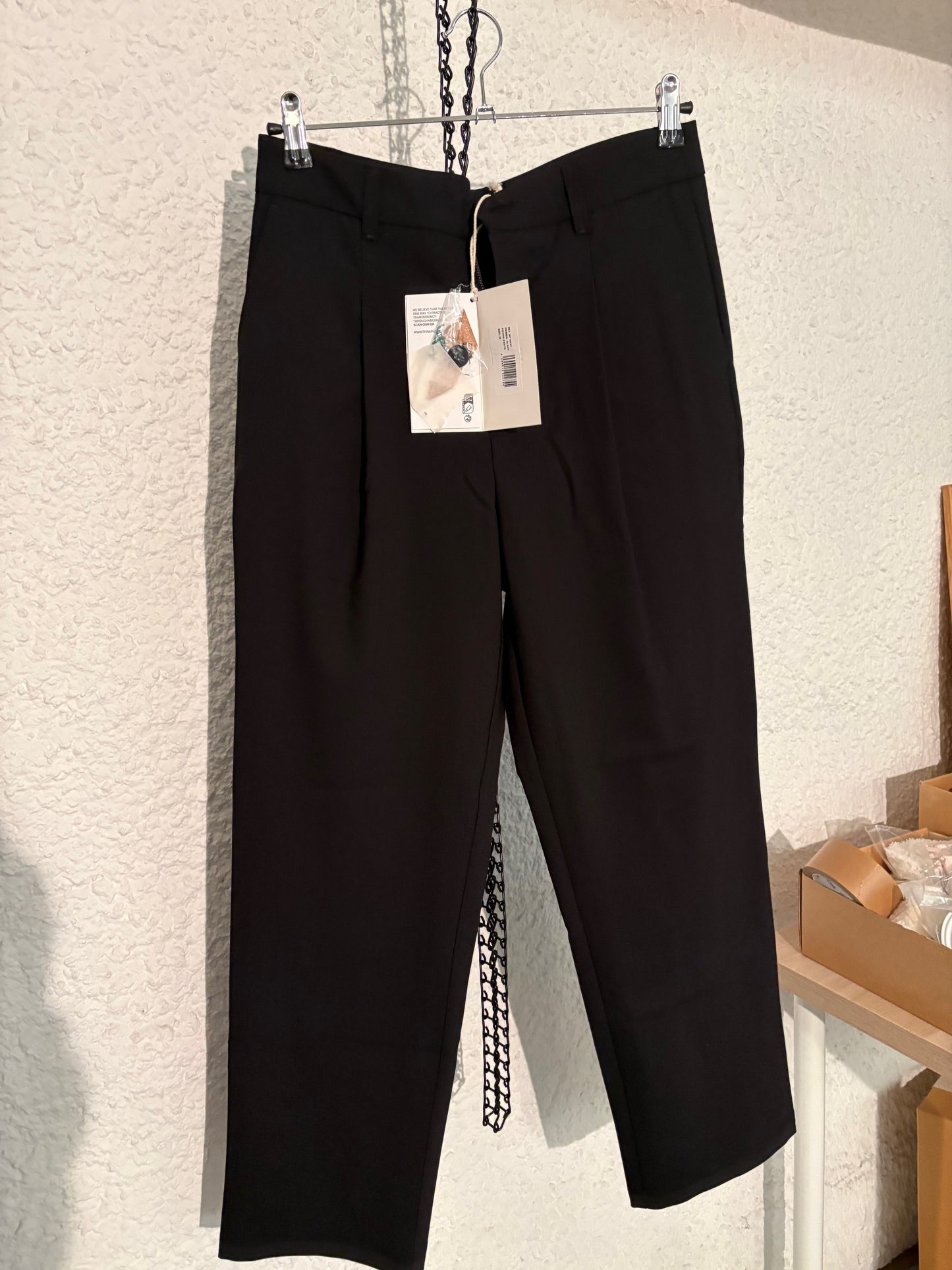 Pantalon droit à pinces en laine certifiée | noir 'black pierre pants - black'