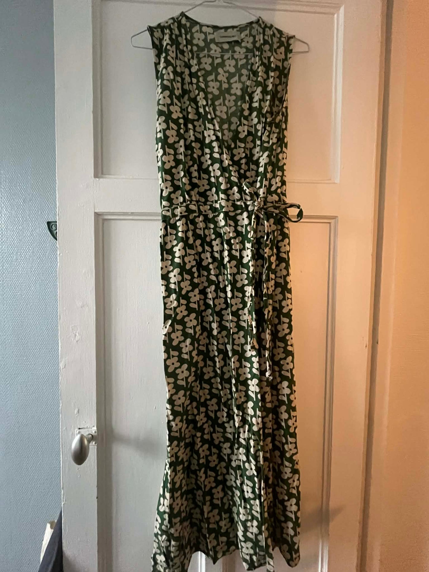 Robe verte à motifs fleuris en ecovero - daisy amapola dress