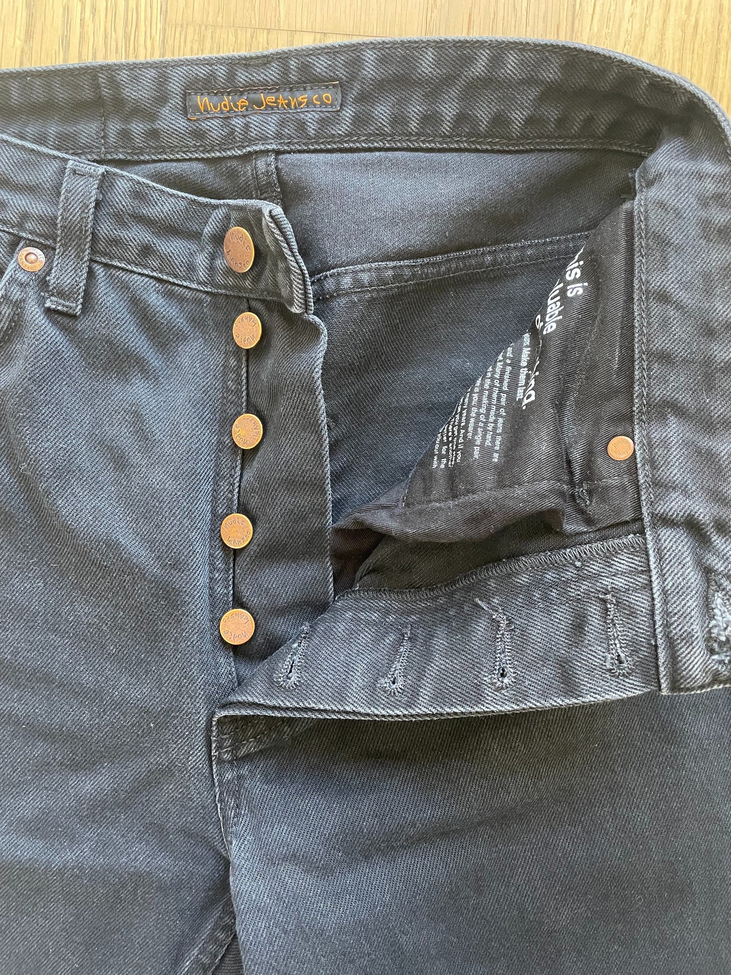 Jean mom en coton bio | noir 'breezy britt aged black'