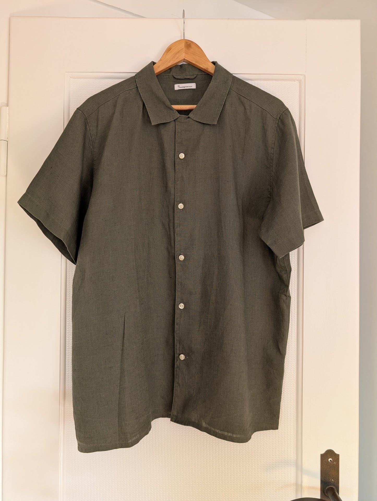 Chemisette olive en lin bio - box fit short sleeved linen burned olive