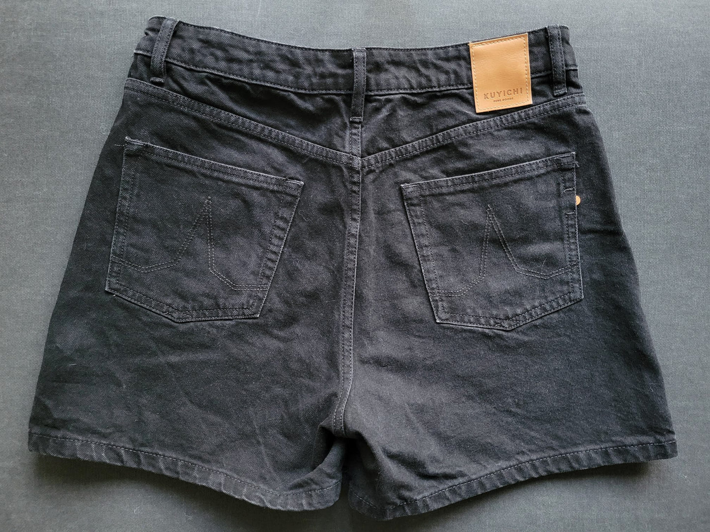 Short en jean noir en coton bio - demi short washed black