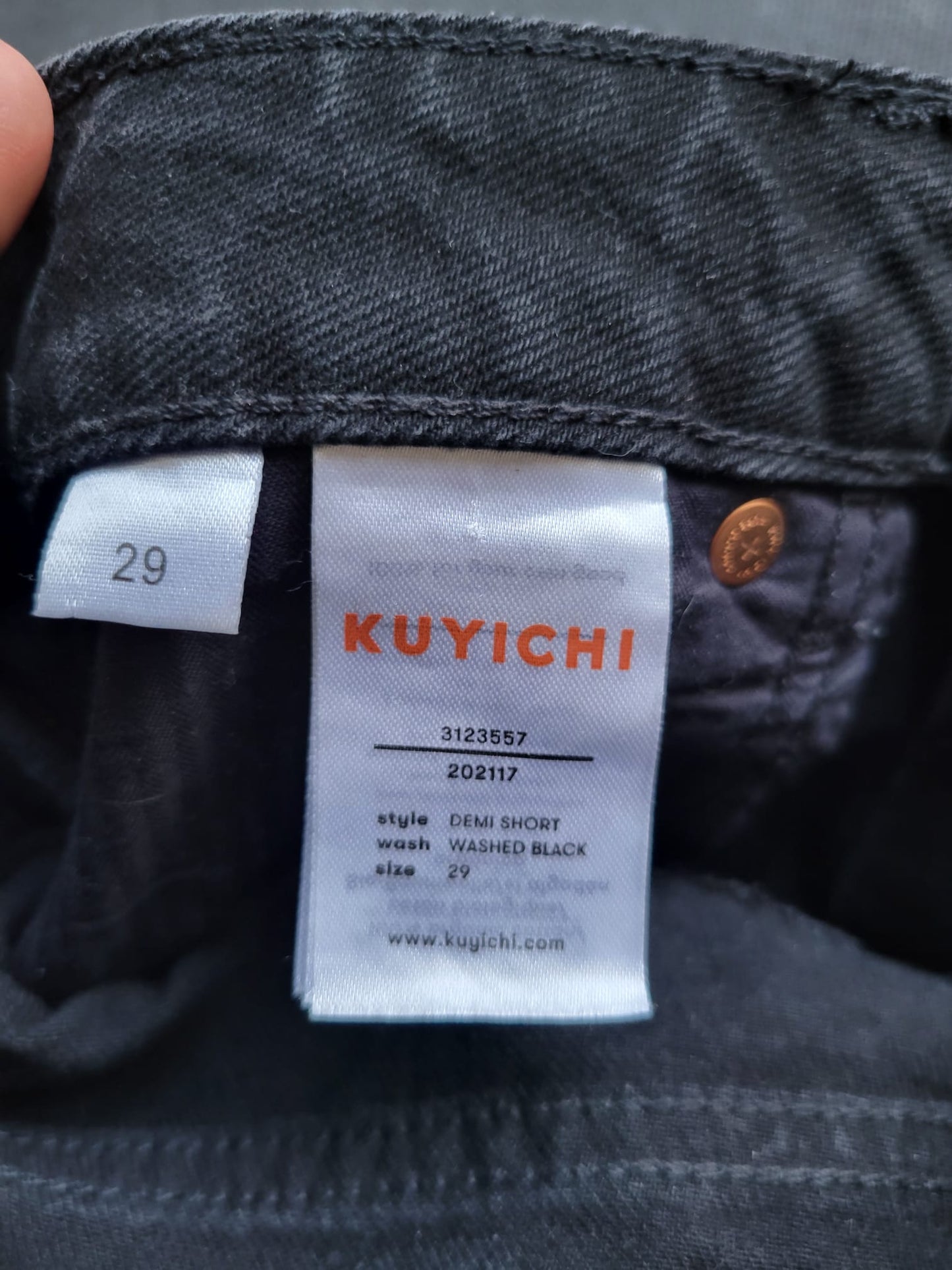 Short en jean noir en coton bio - demi short washed black