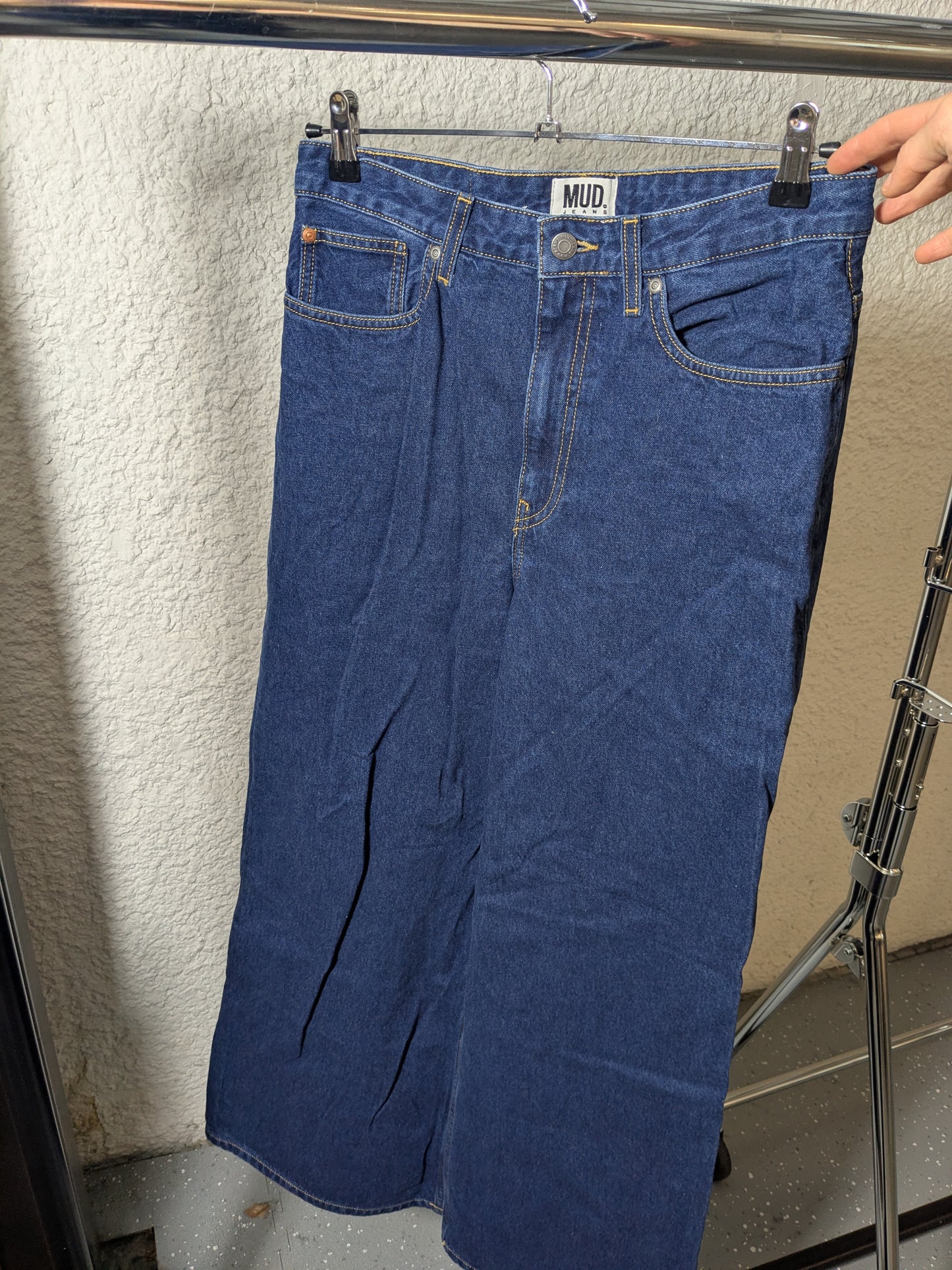 Jean évasé en coton bio et recyclé | bleu foncé 'sara high loose stone indigo'