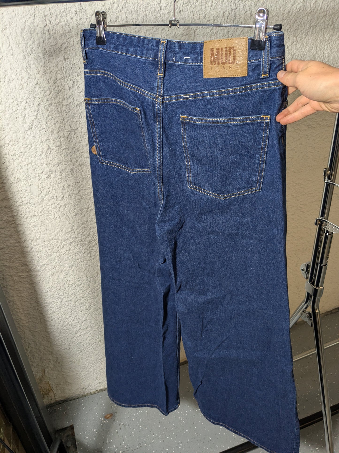 Jean évasé en coton bio et recyclé | bleu foncé 'sara high loose stone indigo'