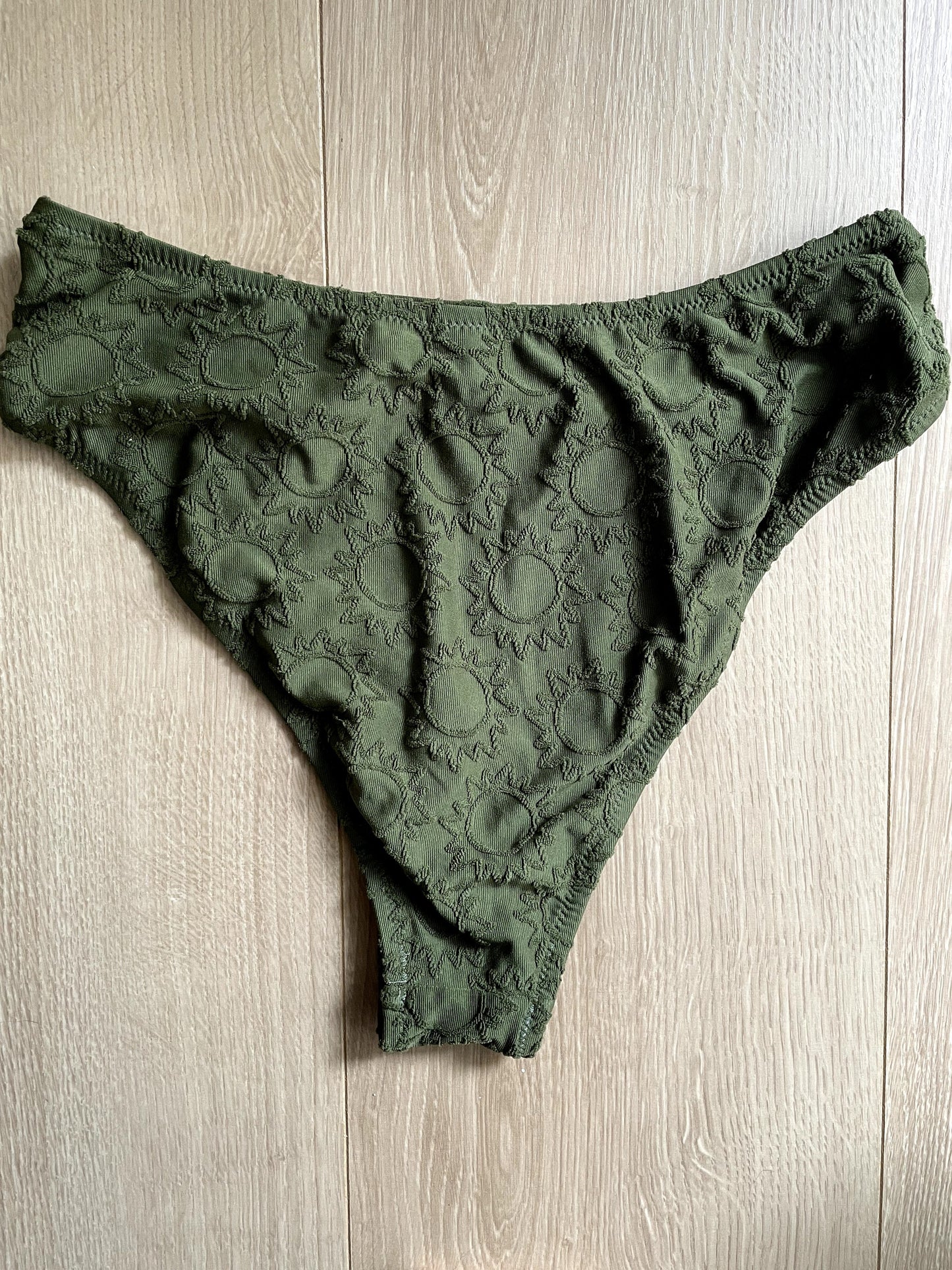 Bas maillot vert texturé taille haute en recyclé - hirola