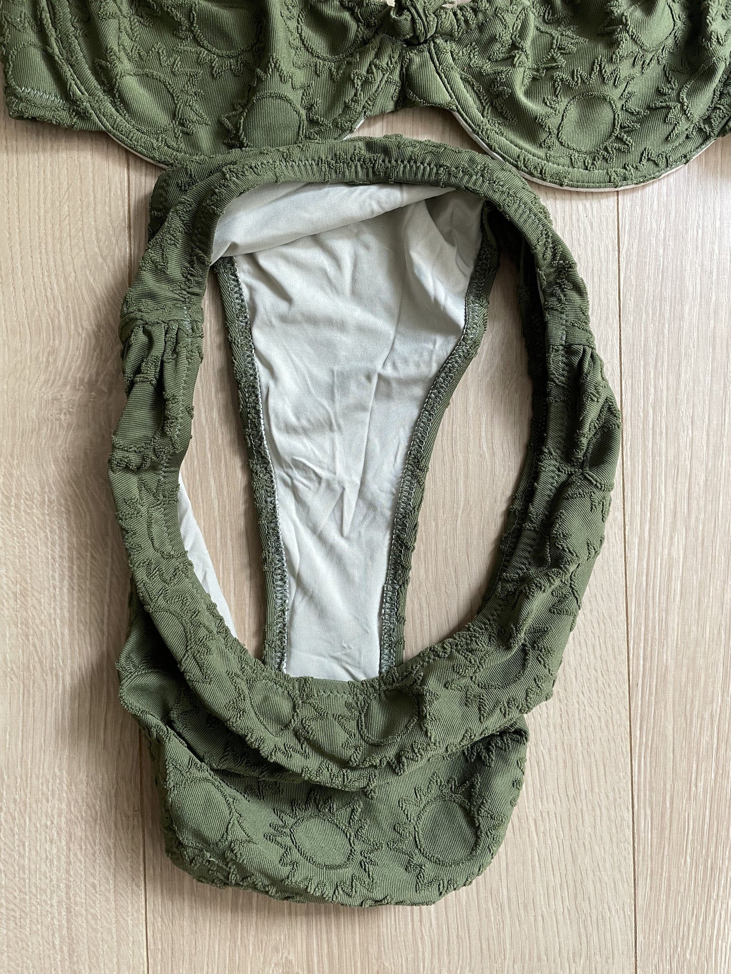Bas maillot vert texturé taille haute en recyclé - hirola