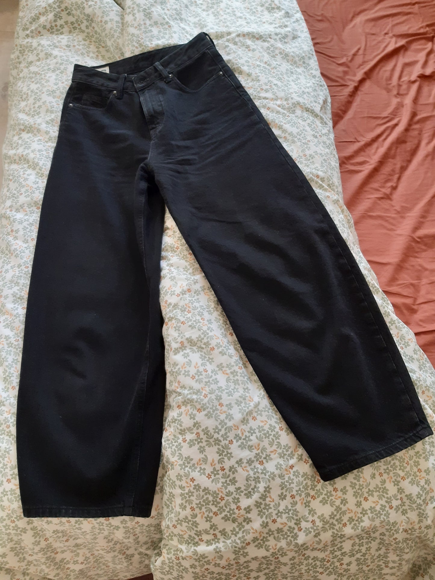 Jean ballon en coton recyclé | noir 'leila cropped - holo black used'