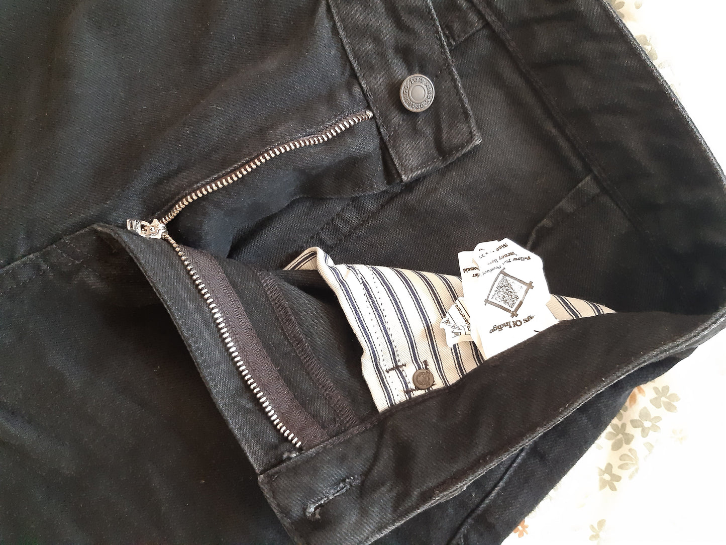 Jean ballon en coton recyclé | noir 'leila cropped - holo black used'