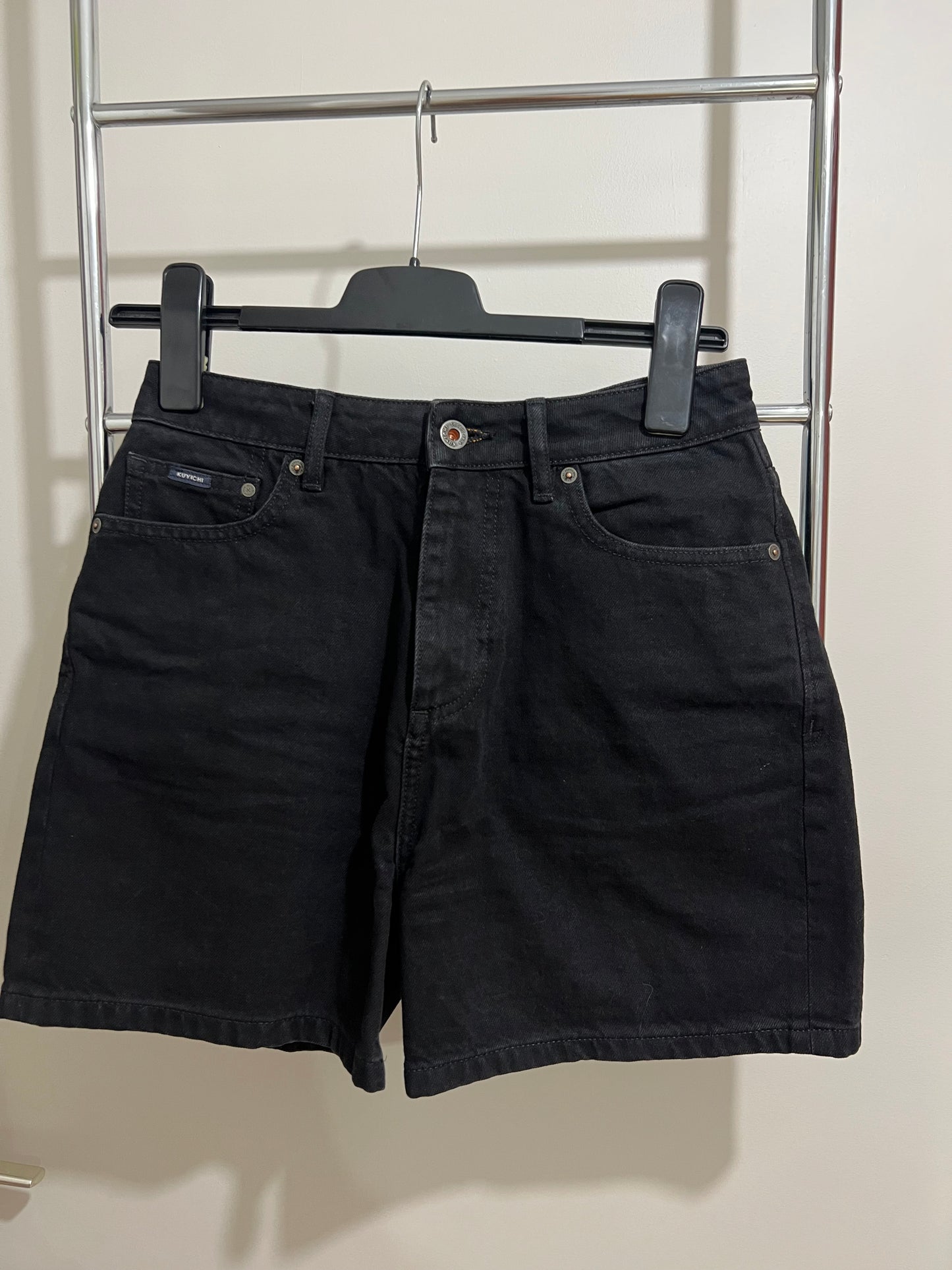 Short en jean noir en coton bio - demi short washed black