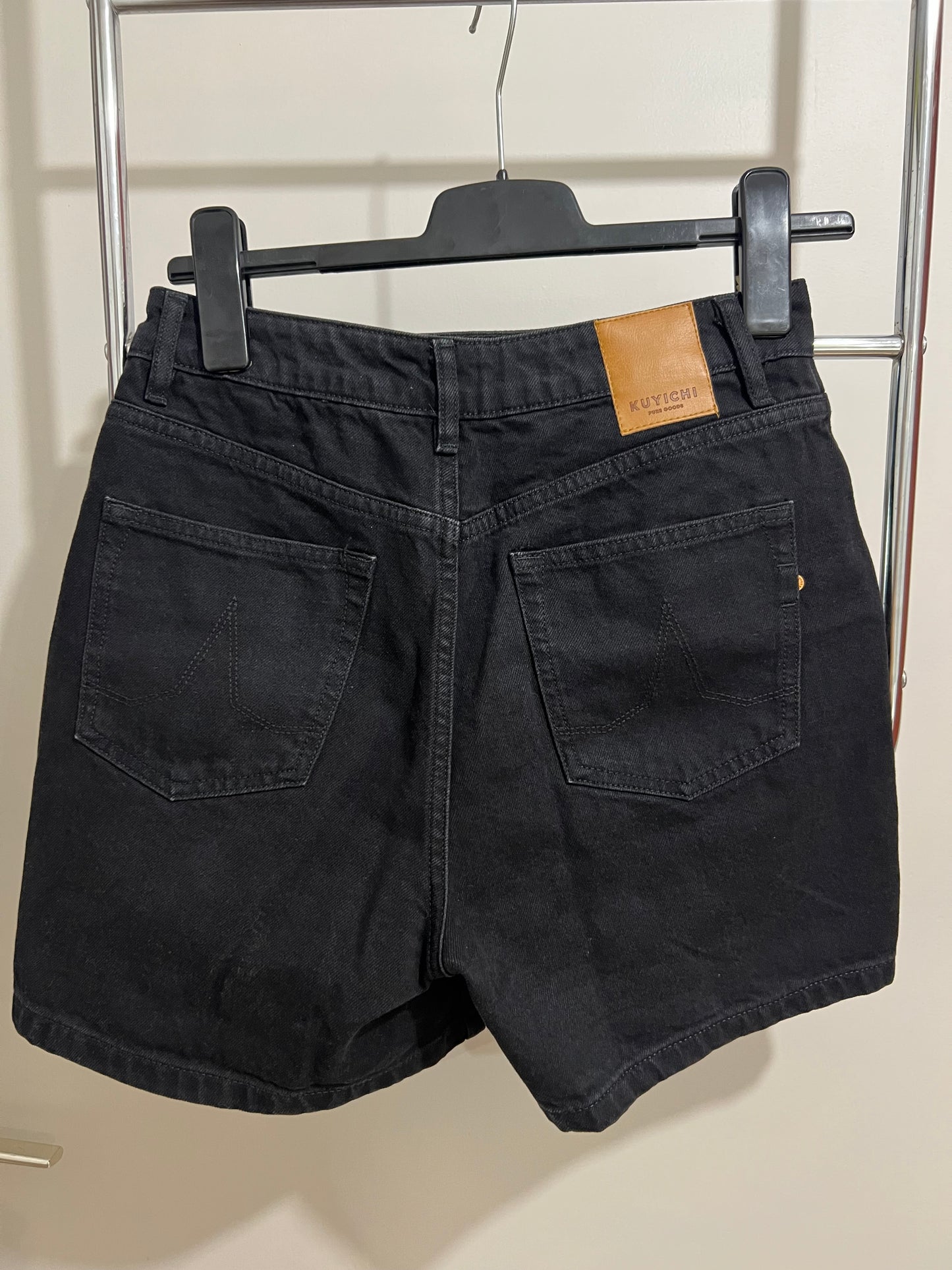 Short en jean noir en coton bio - demi short washed black
