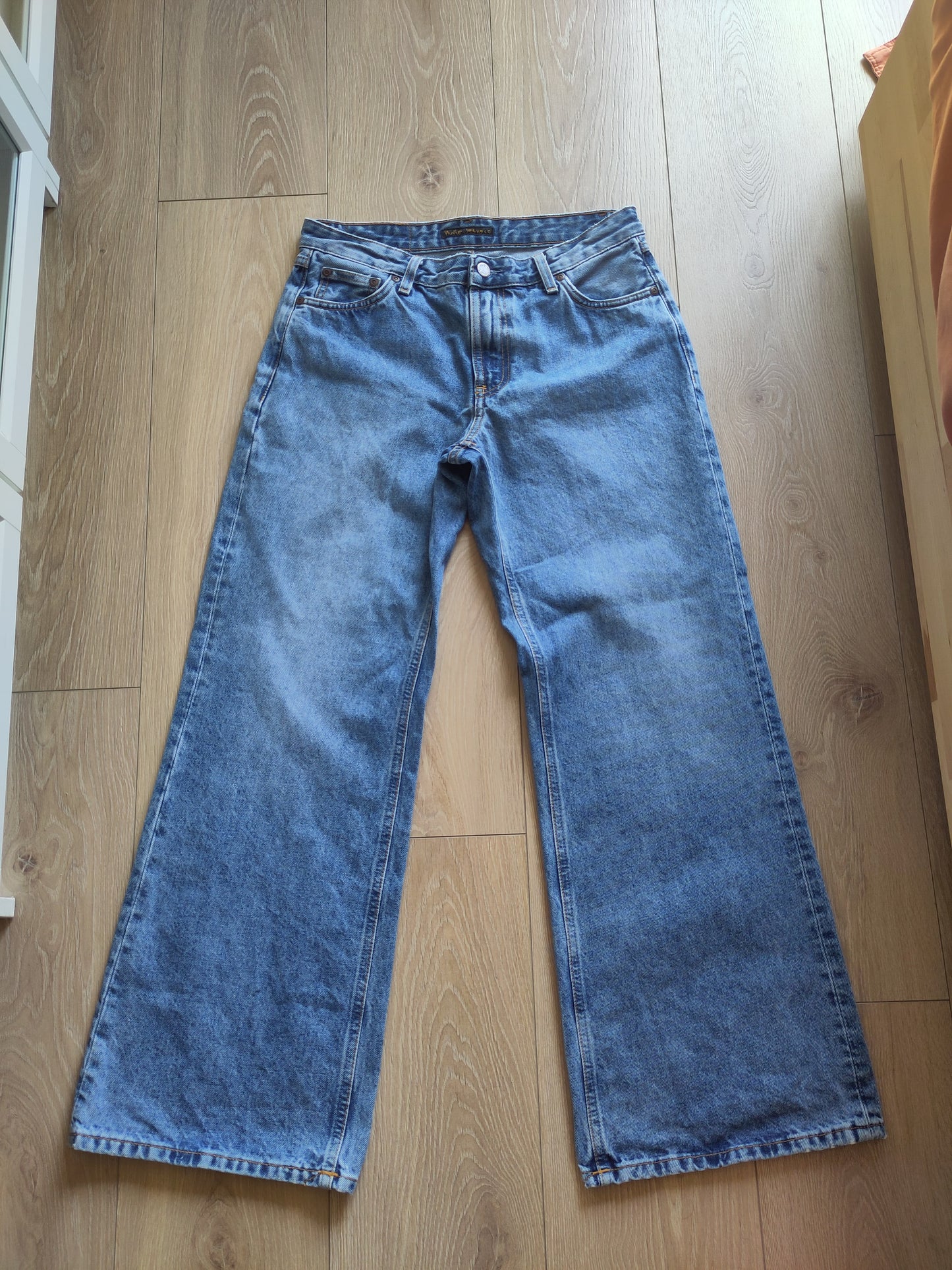 Jean taille basse évasé en coton bio | bleu 'wide heidi worn treasure'