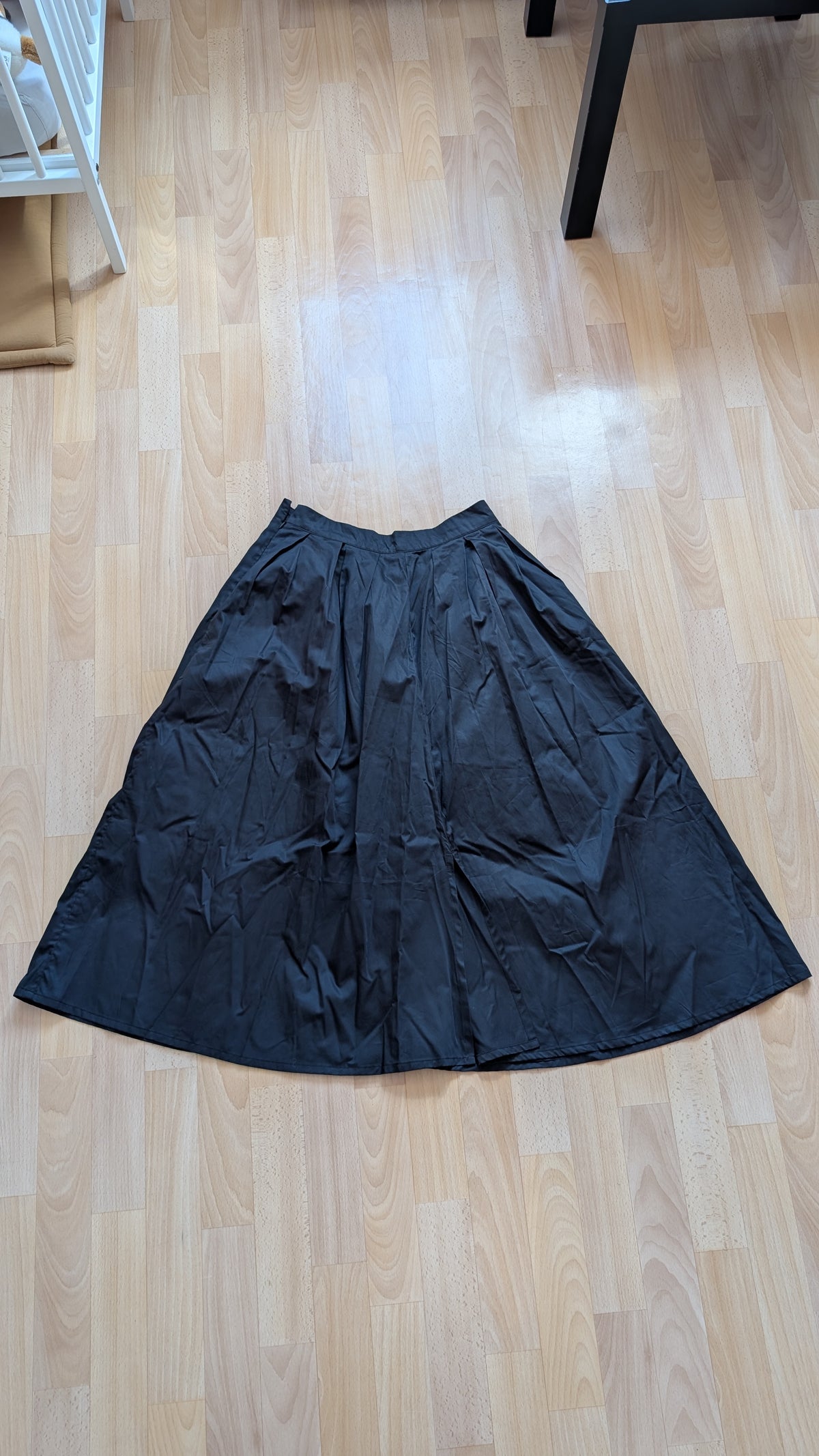 Jupe en coton biologique | noir 'poplin pleated mid-length skirt - black jet'