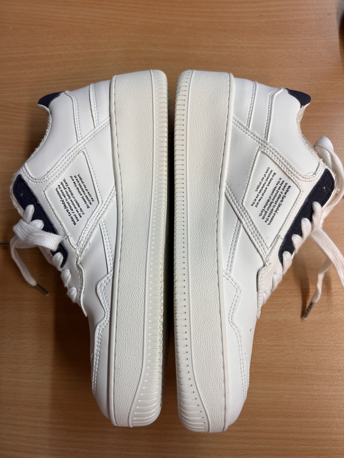 Baskets vegan en matière végétale | bleu 'gen 1 mushroom white & navy'