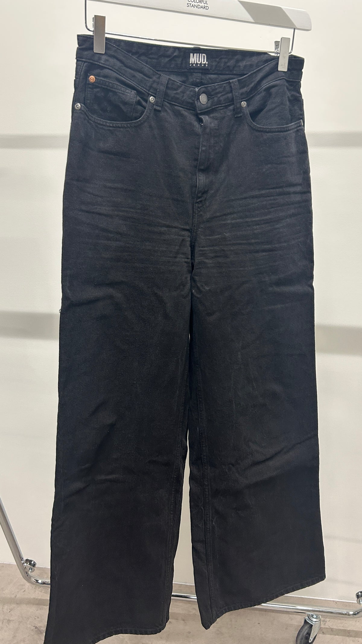 Jean évasé en coton bio et recyclé | noir 'sara high loose nero'