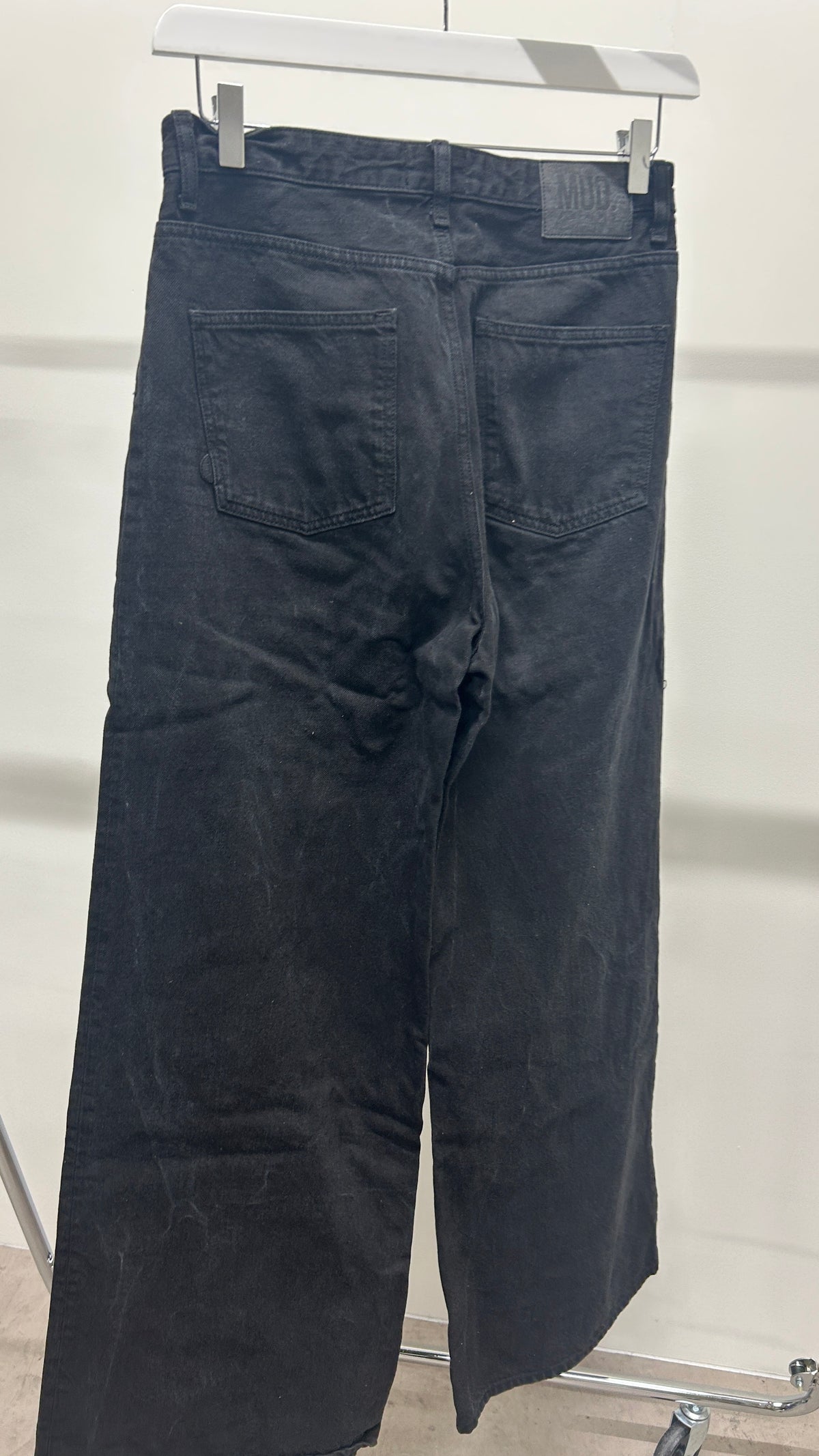 Jean évasé en coton bio et recyclé | noir 'sara high loose nero'