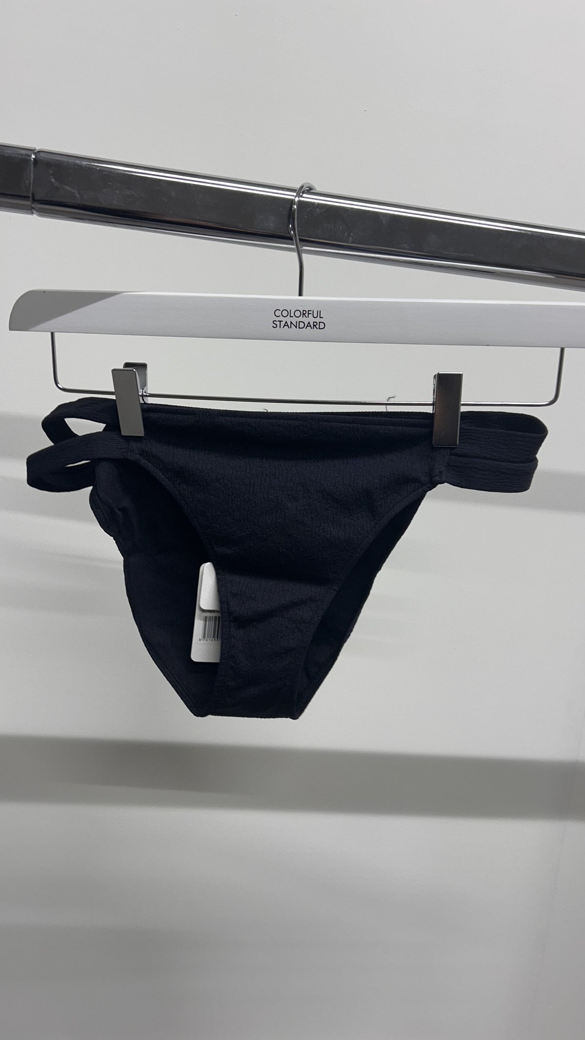 Bas de maillot échancré en matière recyclée | noir 'dunes noir'
