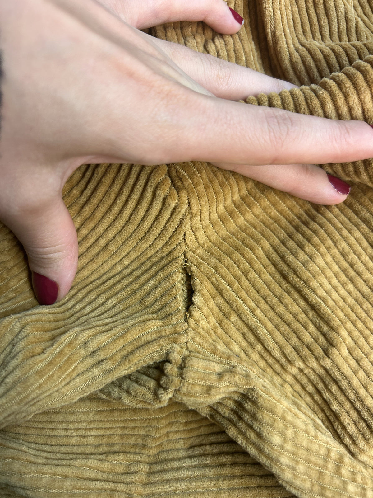Pantalon pinces droit velours en coton bio | camel 'corduroy pleated pants'