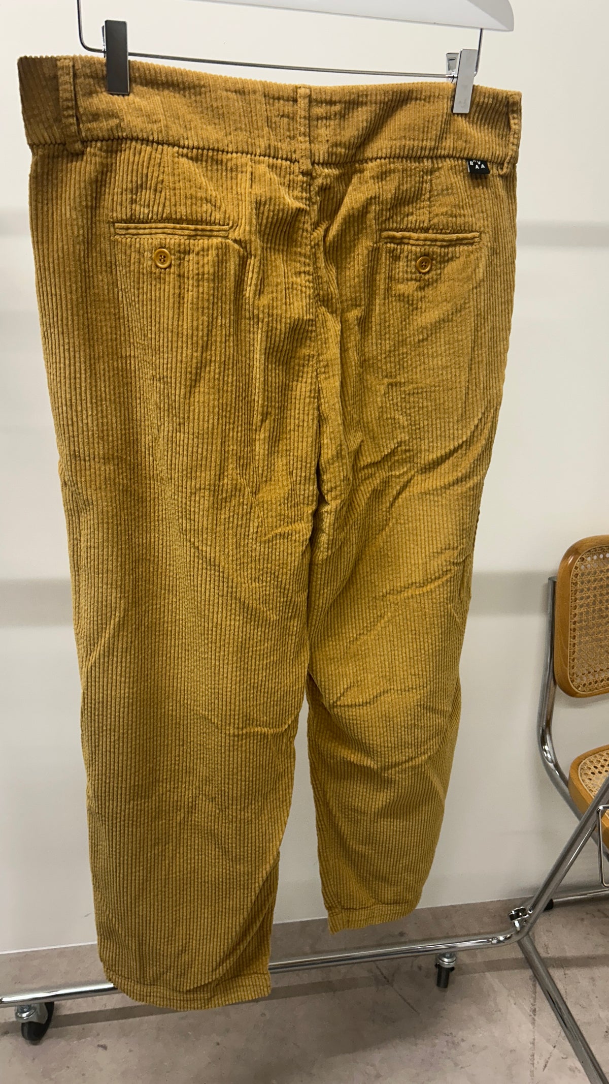 Pantalon pinces droit velours en coton bio | camel 'corduroy pleated pants'