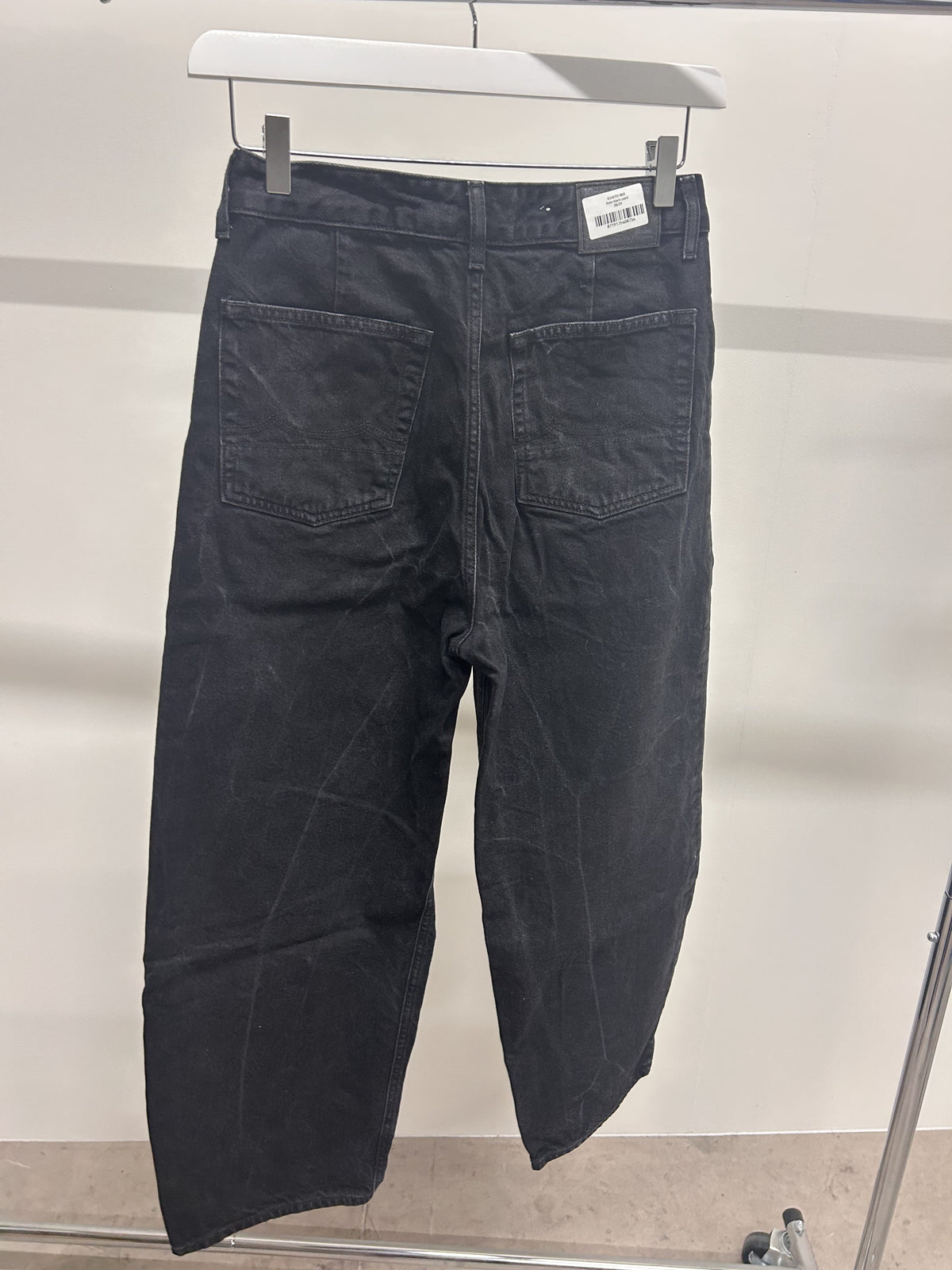 Jean ballon en coton recyclé | noir 'leila cropped - holo black used'
