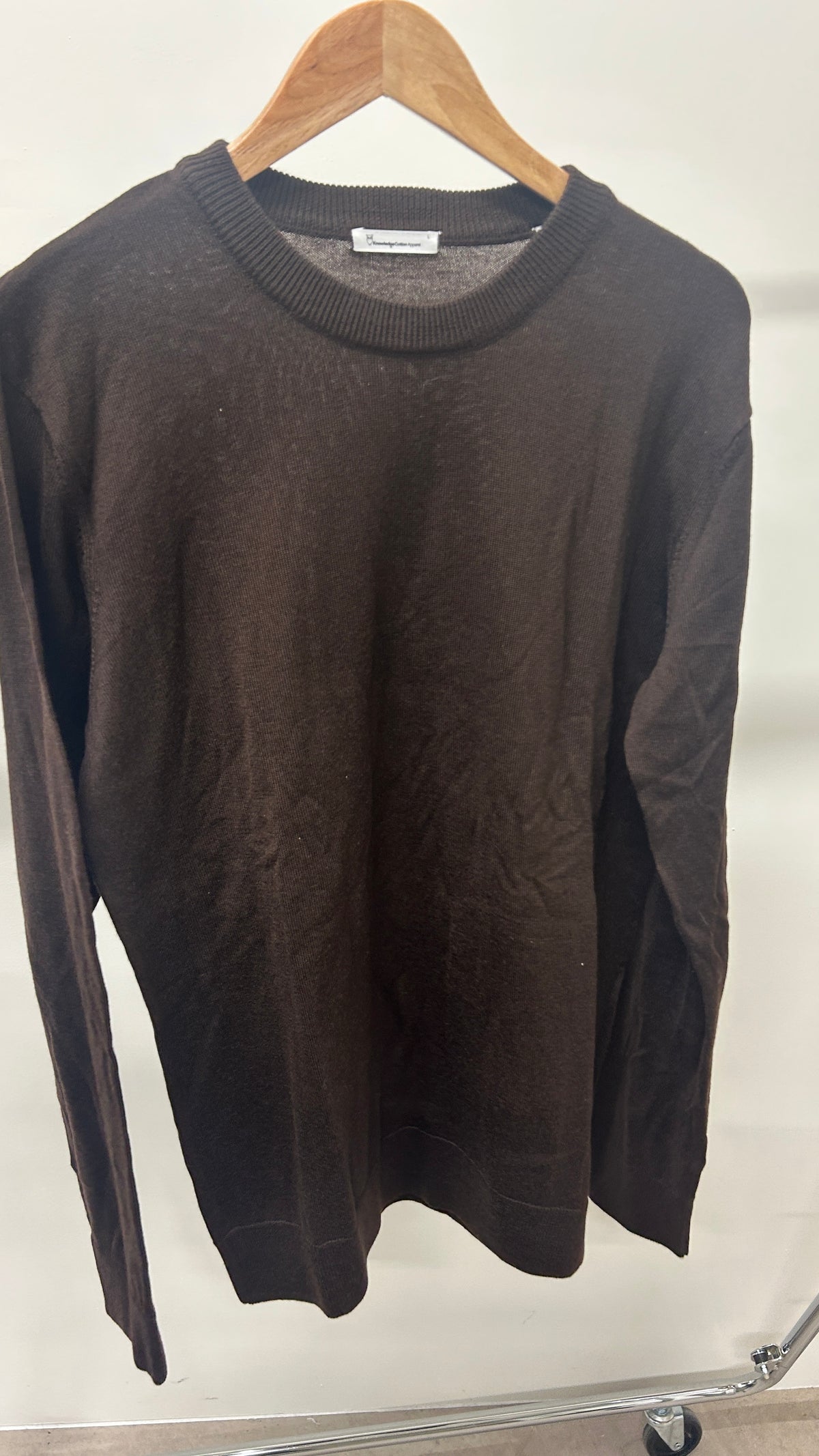 Pull léger en laine mérinos certifiée | marron 'karl regular merino knit crew neck'