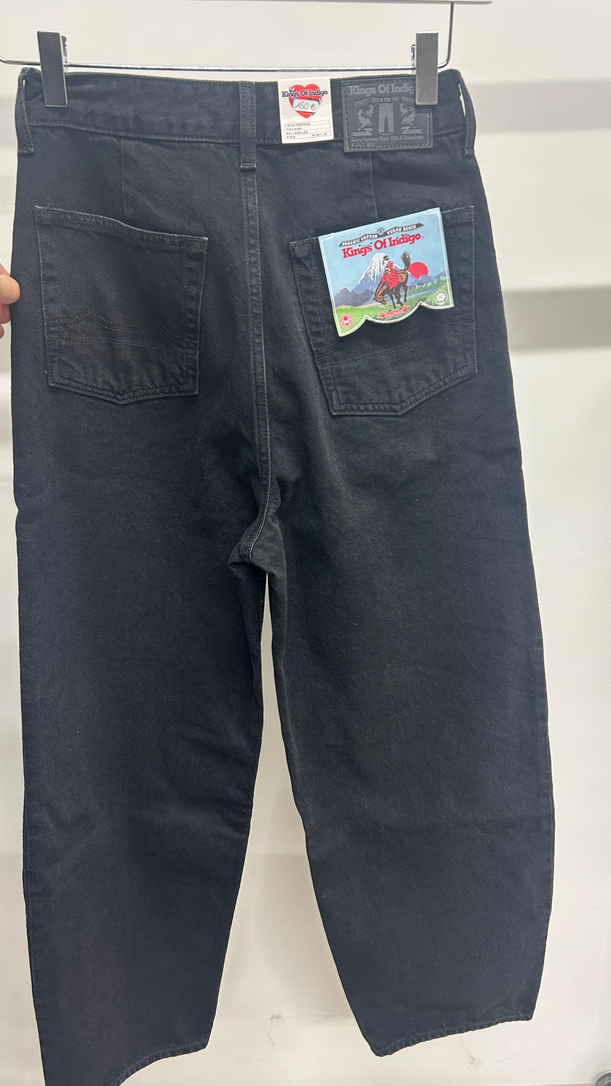 Jean ballon en coton recyclé | noir 'leila cropped - holo black used'