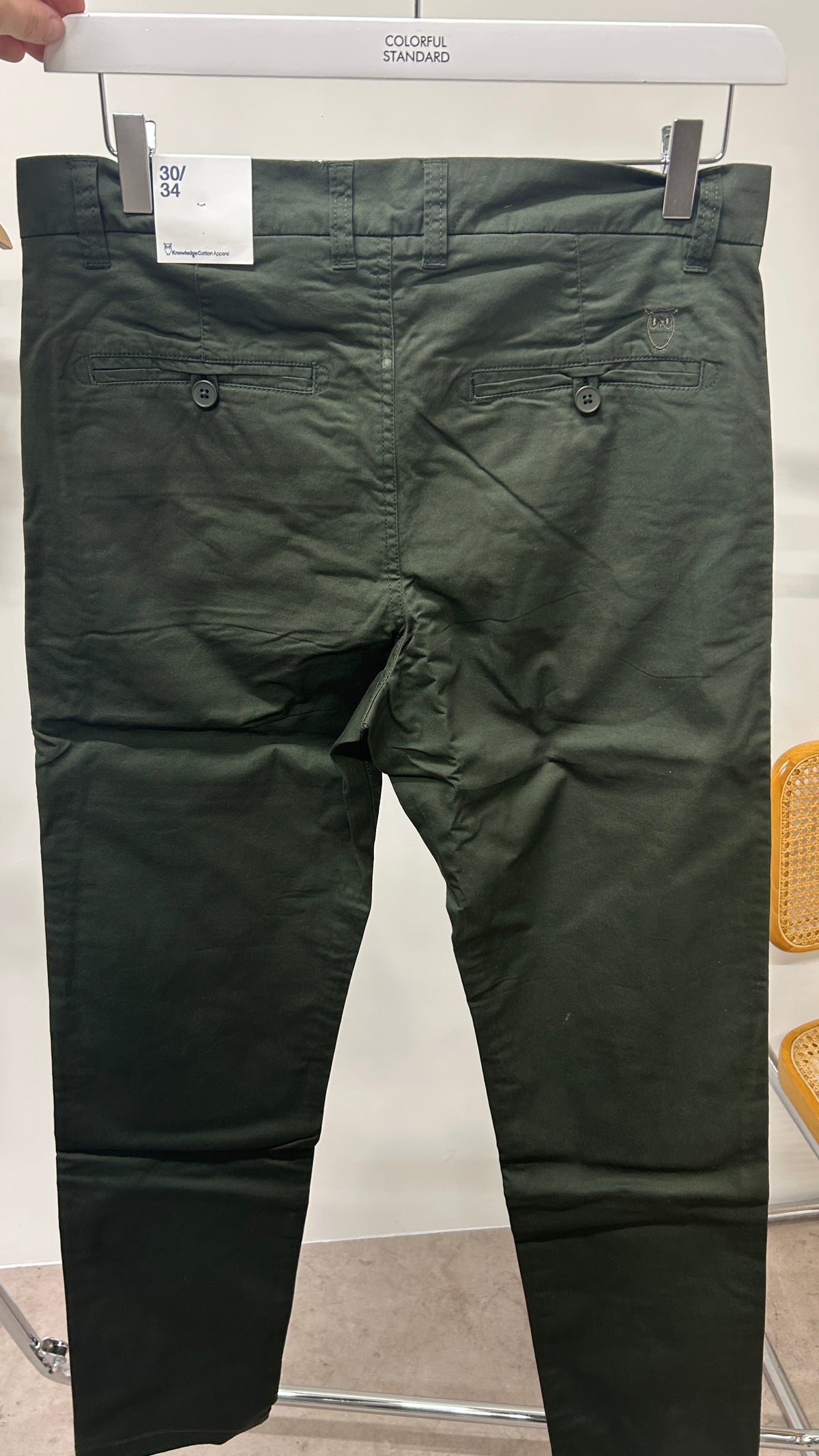 Chino en popeline coton bio | vert forêt 'chuck regular poplin pant forrest night'