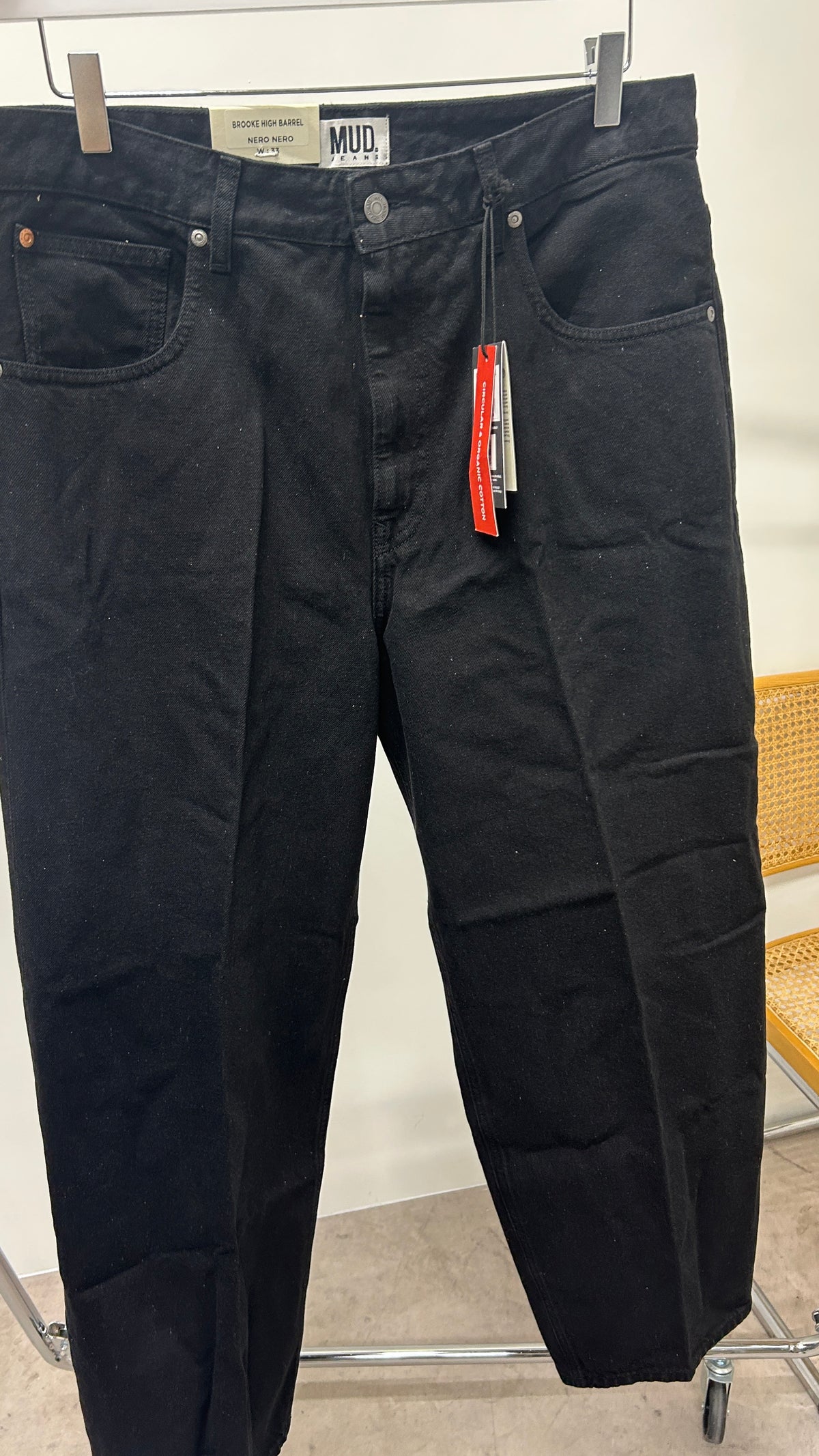 Jean ballon en coton bio et recyclé | noir 'brooke high barrel - nero nero'