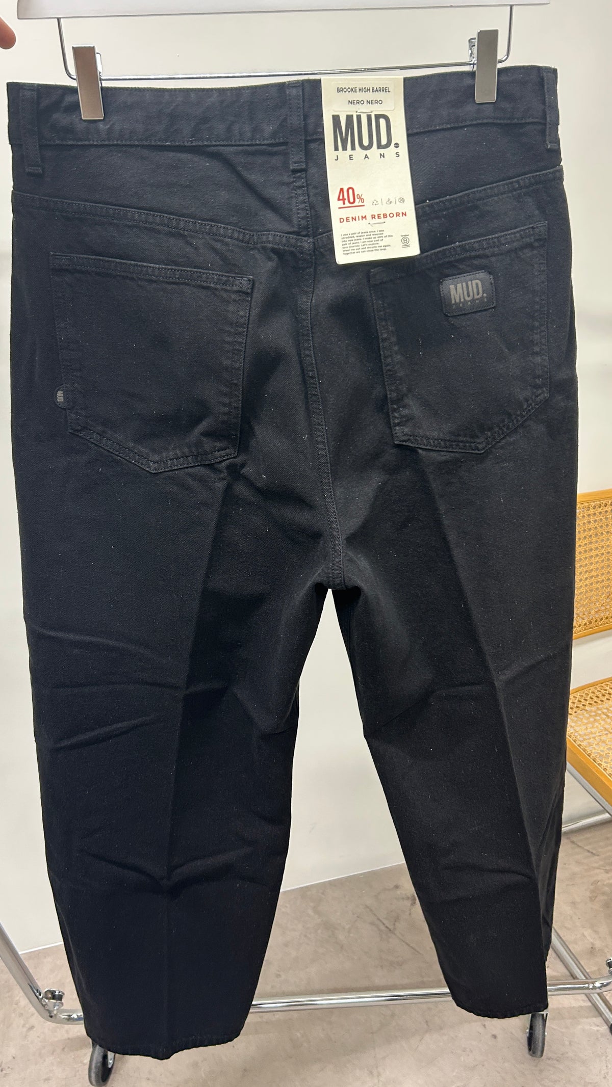Jean ballon en coton bio et recyclé | noir 'brooke high barrel - nero nero'