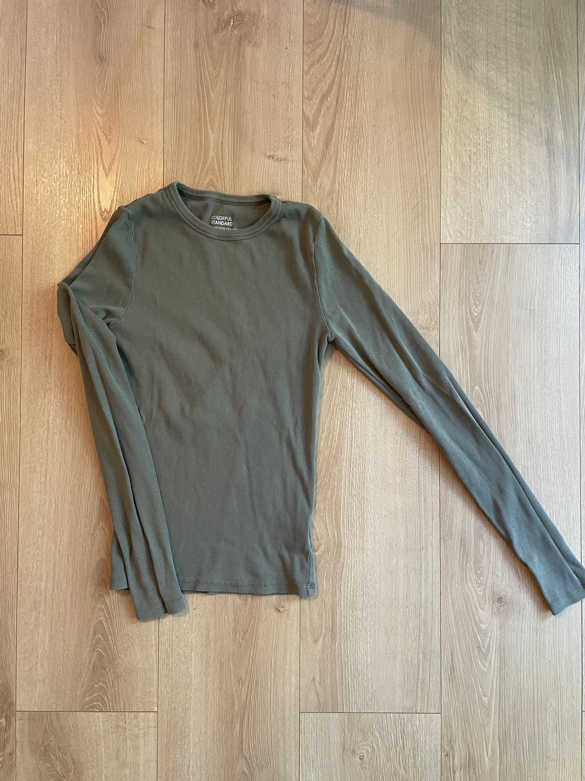 T-shirt manches longues côtelé en coton bio | vert 'dusty olive'
