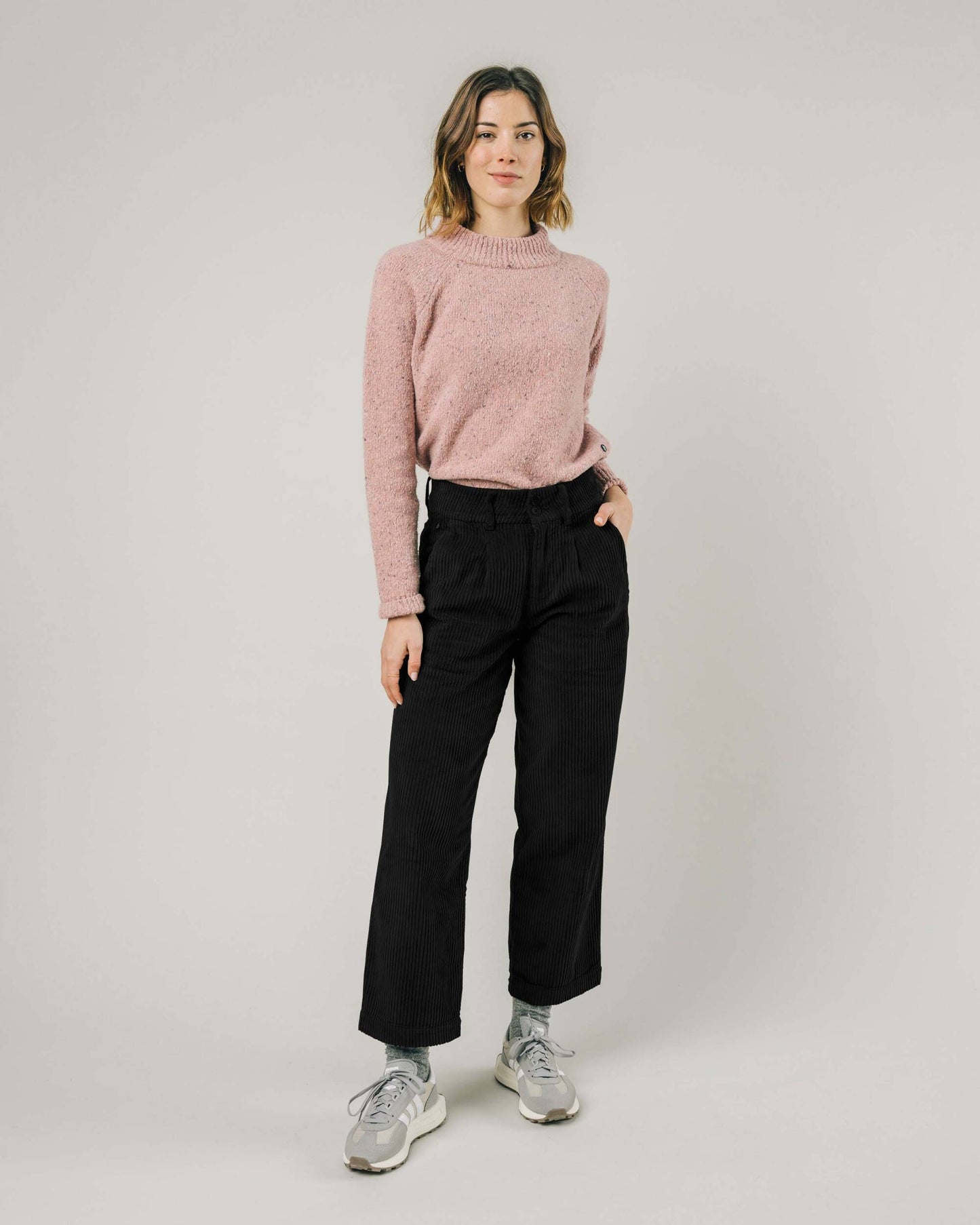 Pantalon ample noir en velours et coton bio - corduroy pleated pant black
