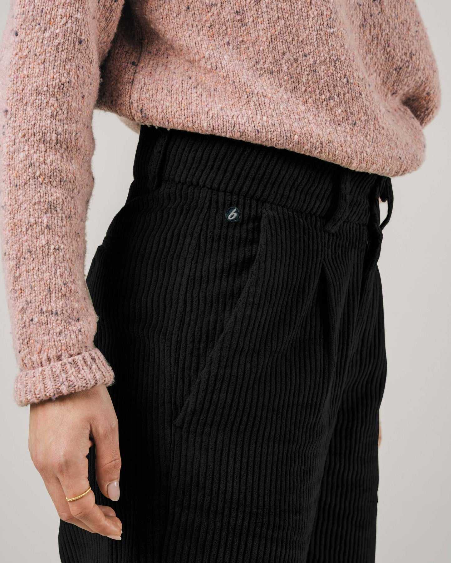 Pantalon ample noir en velours et coton bio - corduroy pleated pant black