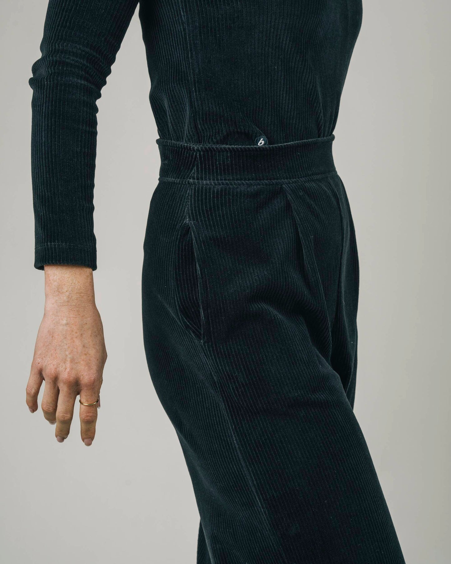Pantalon ample noir velours en coton bio - corduroy oversize pant black