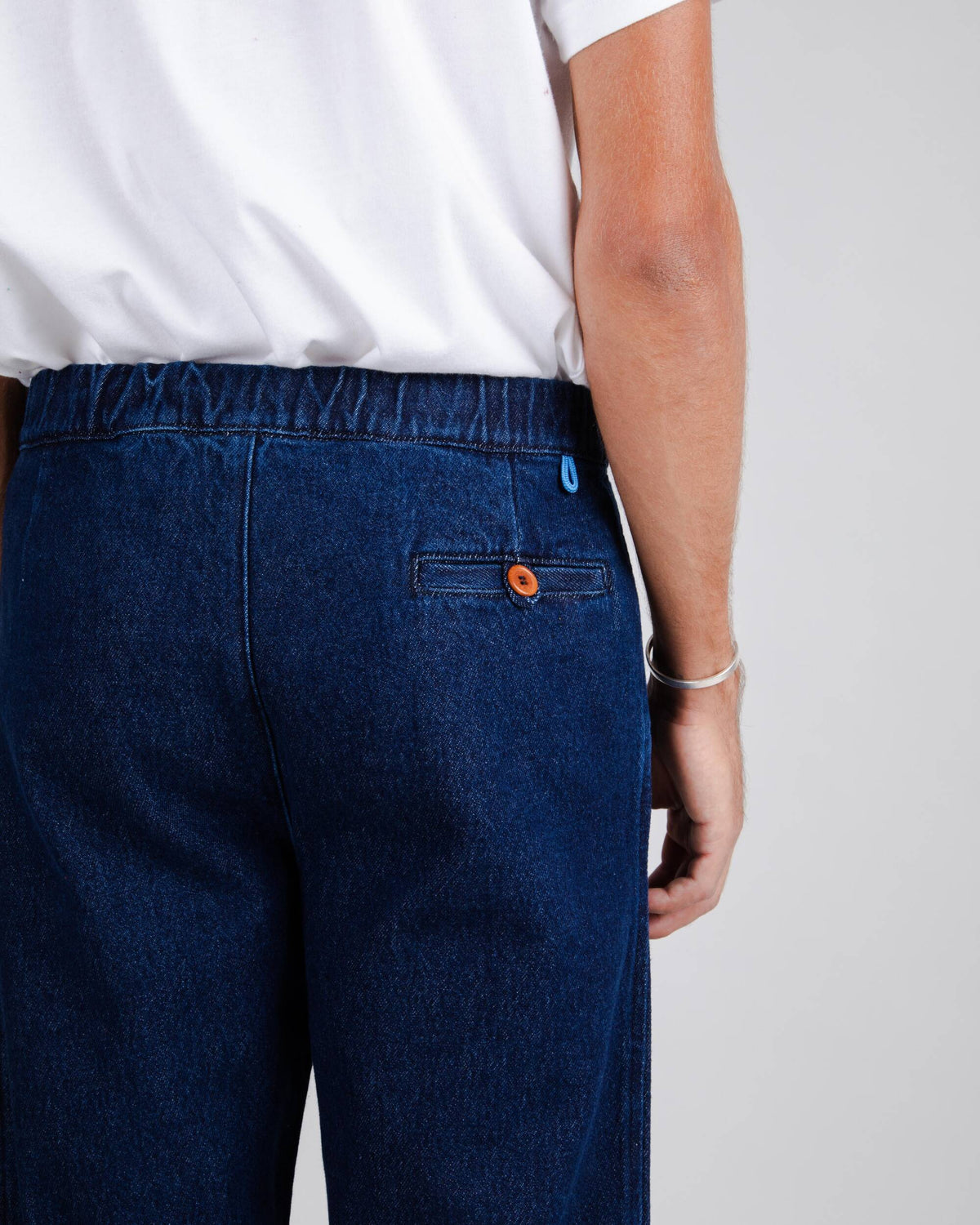Chino en coton bio et recyclé | Bleu "comfort chino indigo blue"