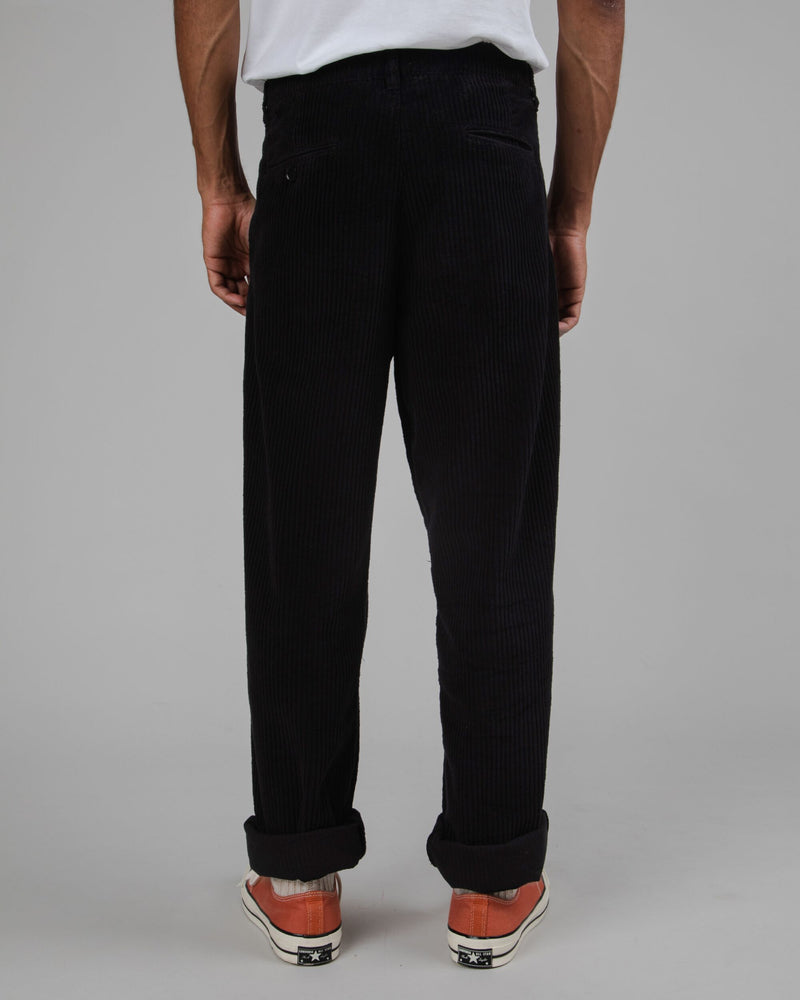 Pantalon ample en velours côtelé de coton bio | noir "corduroy pleated chino black"
