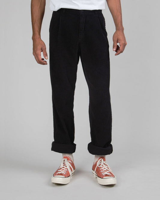 Pantalon ample en velours côtelé de coton bio | noir "corduroy pleated chino black"