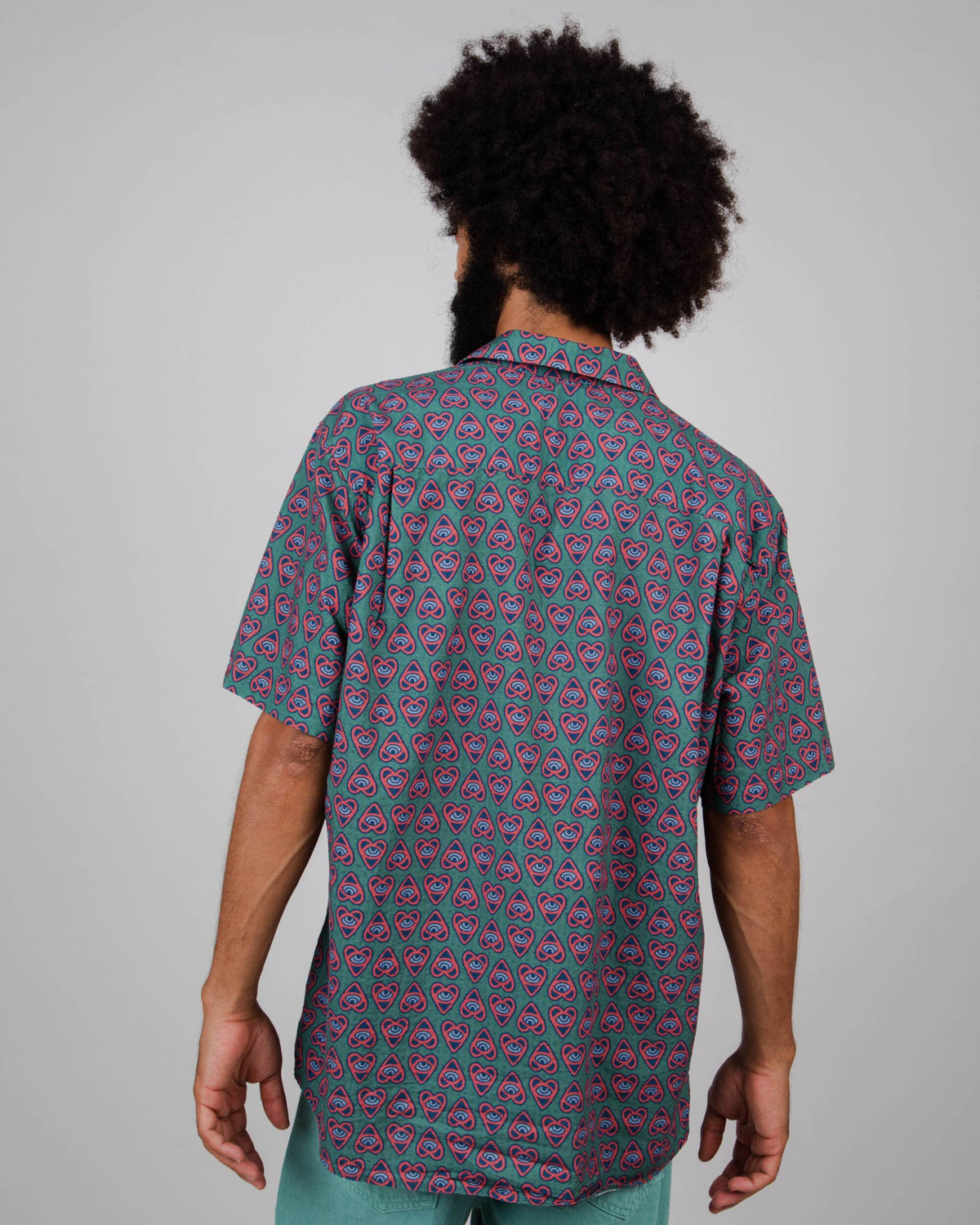 Chemisette en coton bio et ecovero | Motifs cœur "heart aloha shirt morera green"