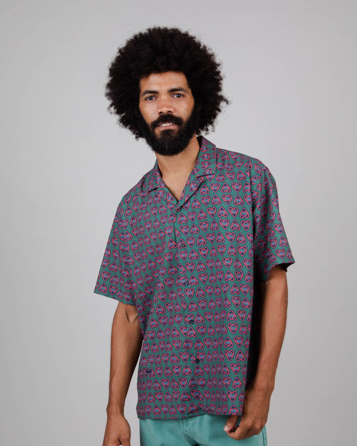 Chemisette en coton bio et ecovero | Motifs cœur "heart aloha shirt morera green"