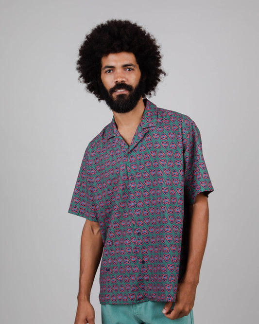 Chemisette en coton bio et ecovero | Motifs cœur "heart aloha shirt morera green"