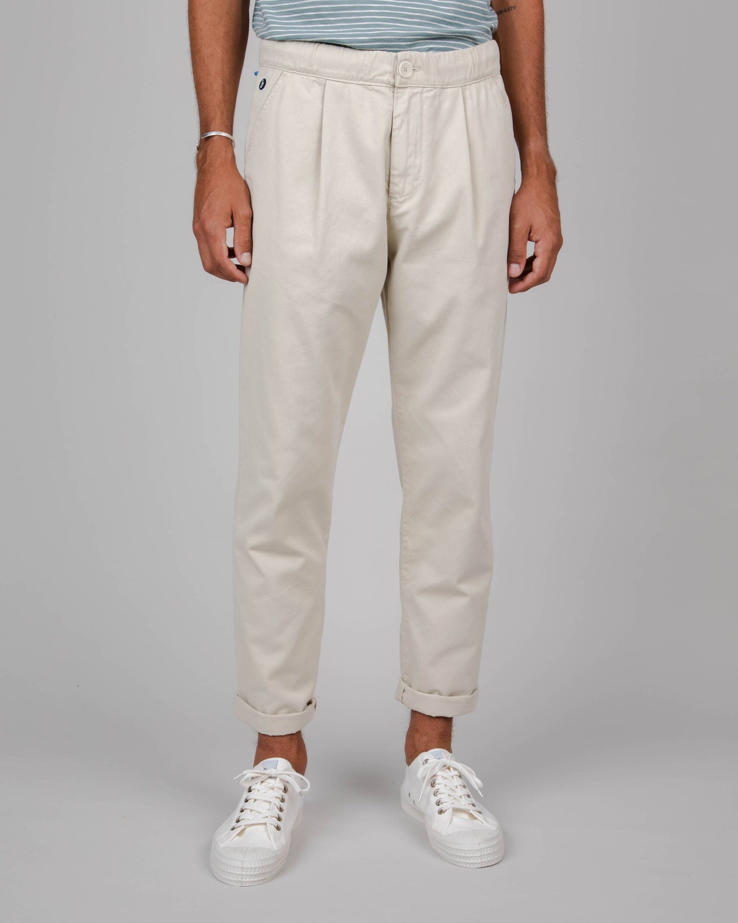 Chino ample écru en coton bio - comfort chino sand