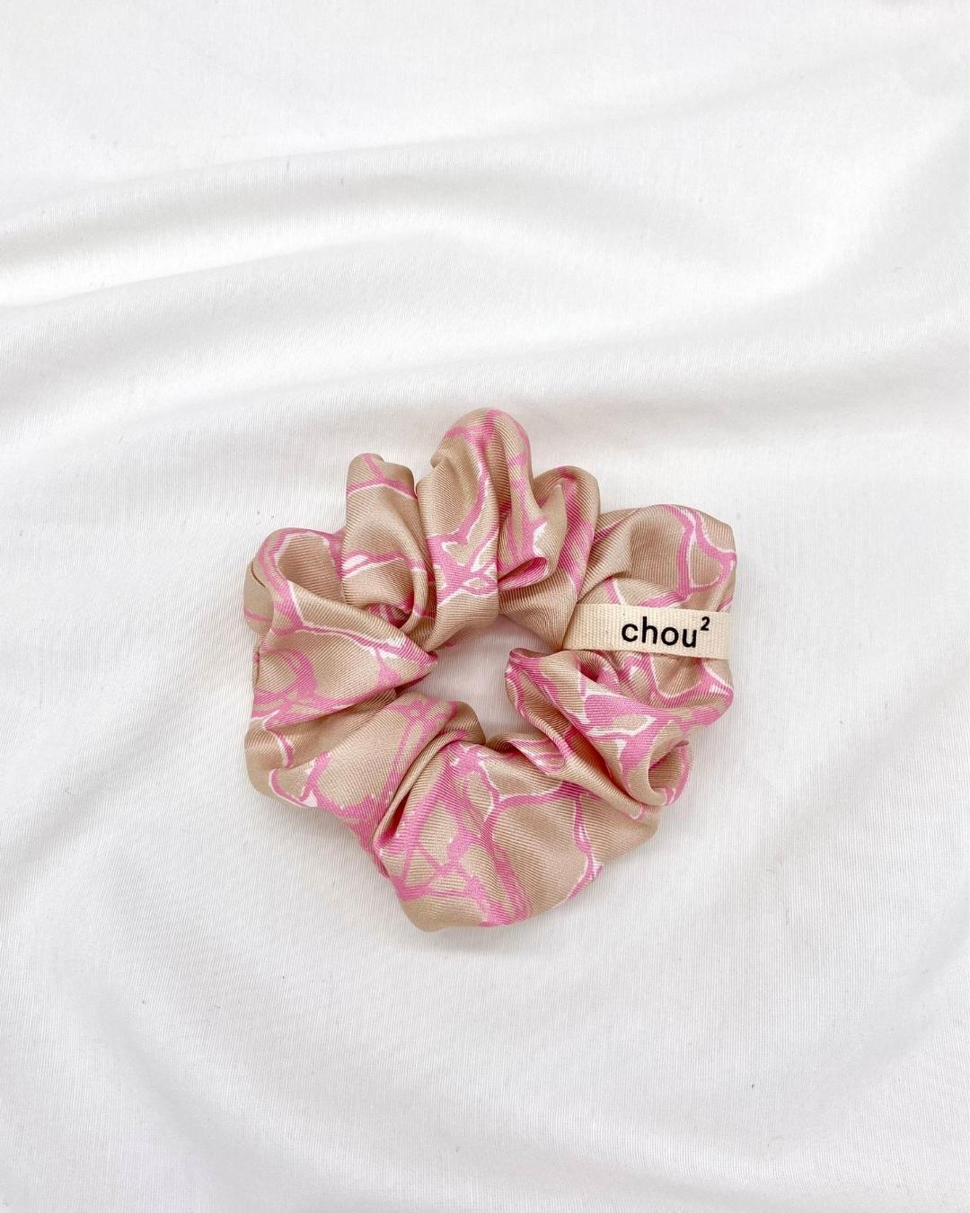 Chouchou marbré rose en soie upcyclée - petit