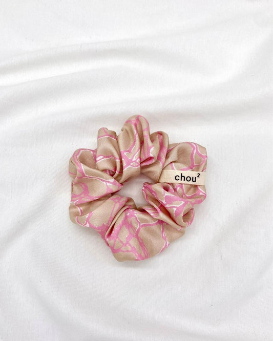 Chouchou marbré rose en soie upcyclée - petit