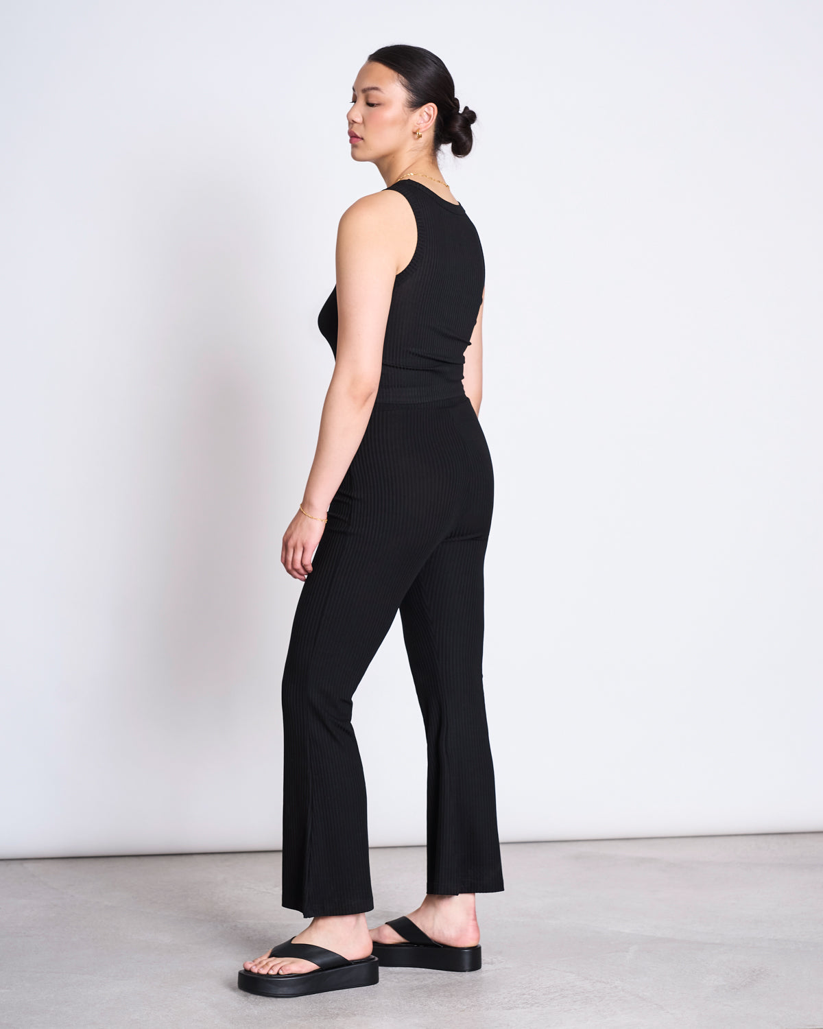 Pantalon évasé côtelé en tencel | noir "cove black"