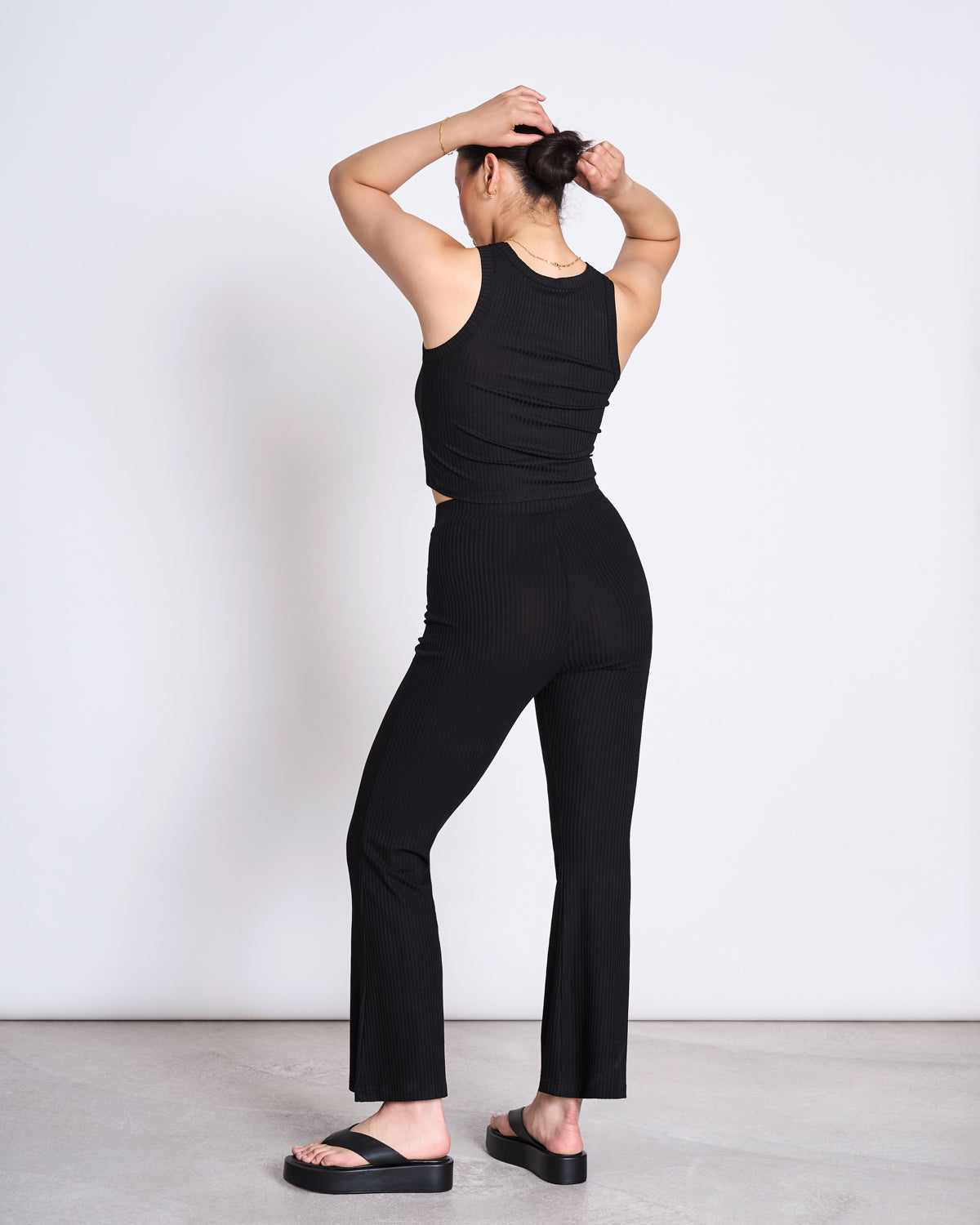 Pantalon évasé côtelé en tencel | noir "cove black"