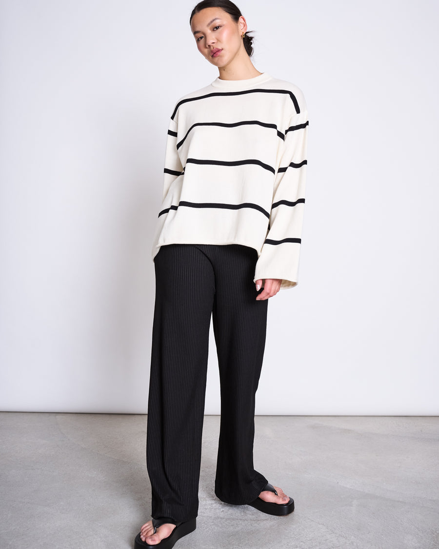 Pull ample col rond en coton bio | rayé noir et blanc "marta striped black"