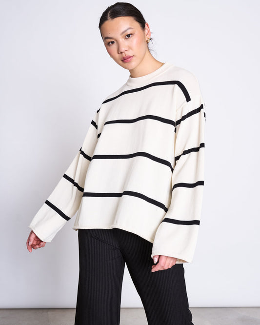 Pull ample col rond en coton bio | rayé noir et blanc "marta striped black"