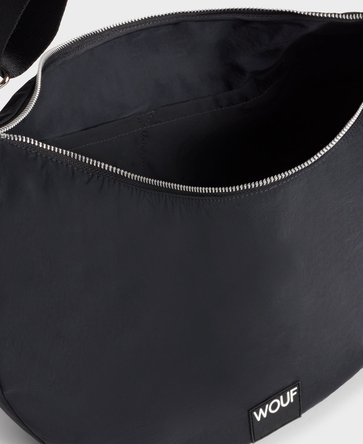 Grand sac à bandoulière en recyclé déperlant | Noir "midnight large crossbody bag"