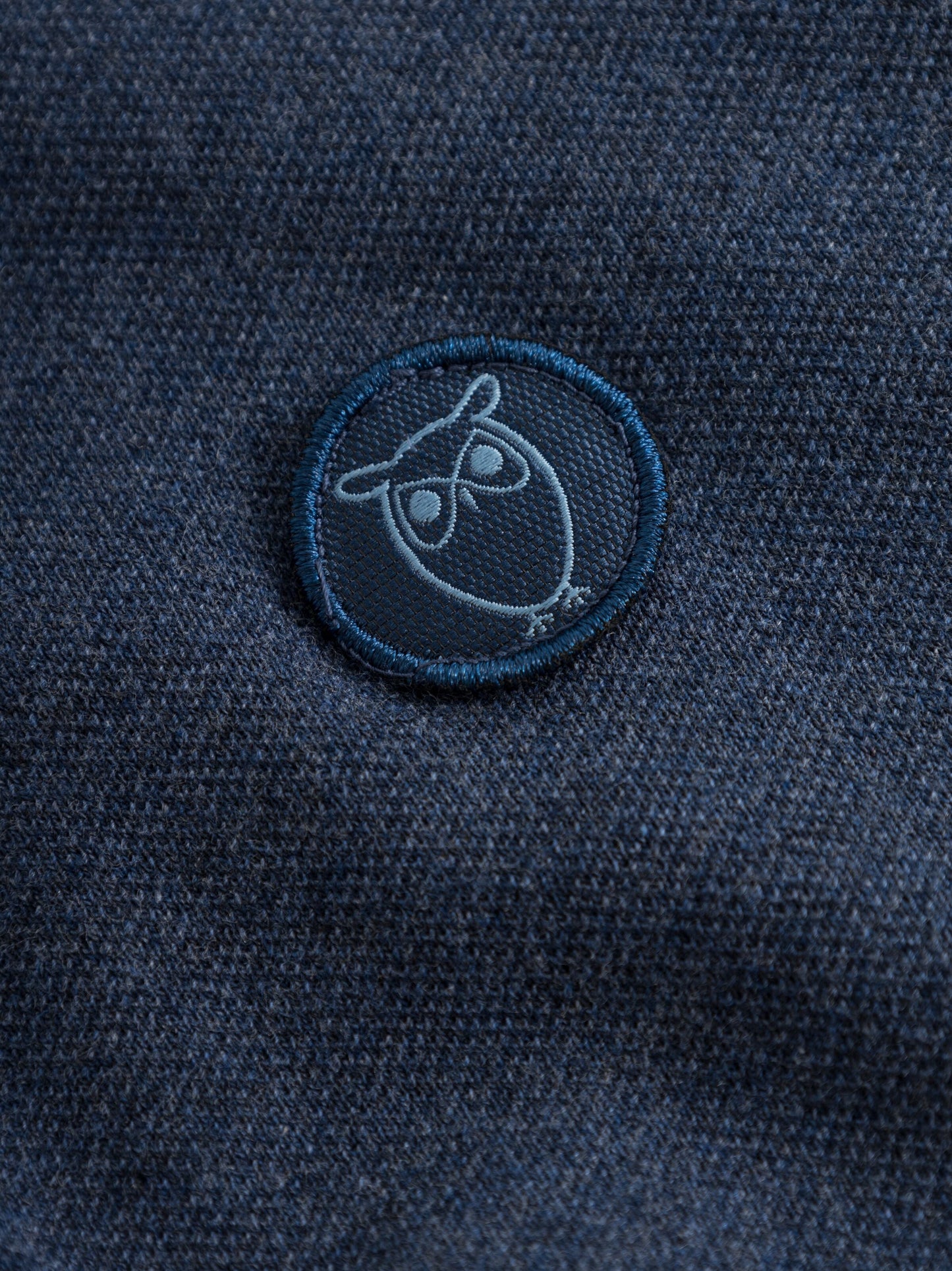 Polo droit bleu foncé en coton bio - basic badge polo insigna blue melange