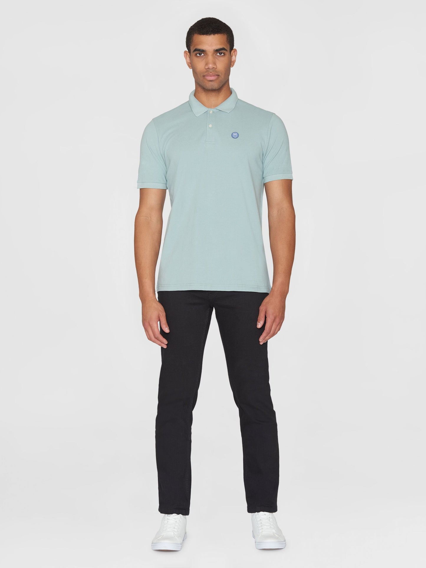 Polo en coton bio | Bleu gris "toke basic badge polo gray mist"