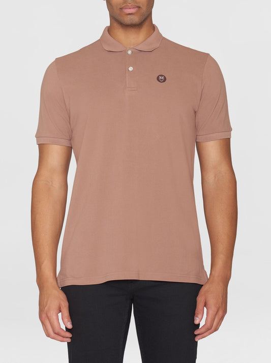 Polo en coton bio | Marron "toke basic badge polo chocolate malt"