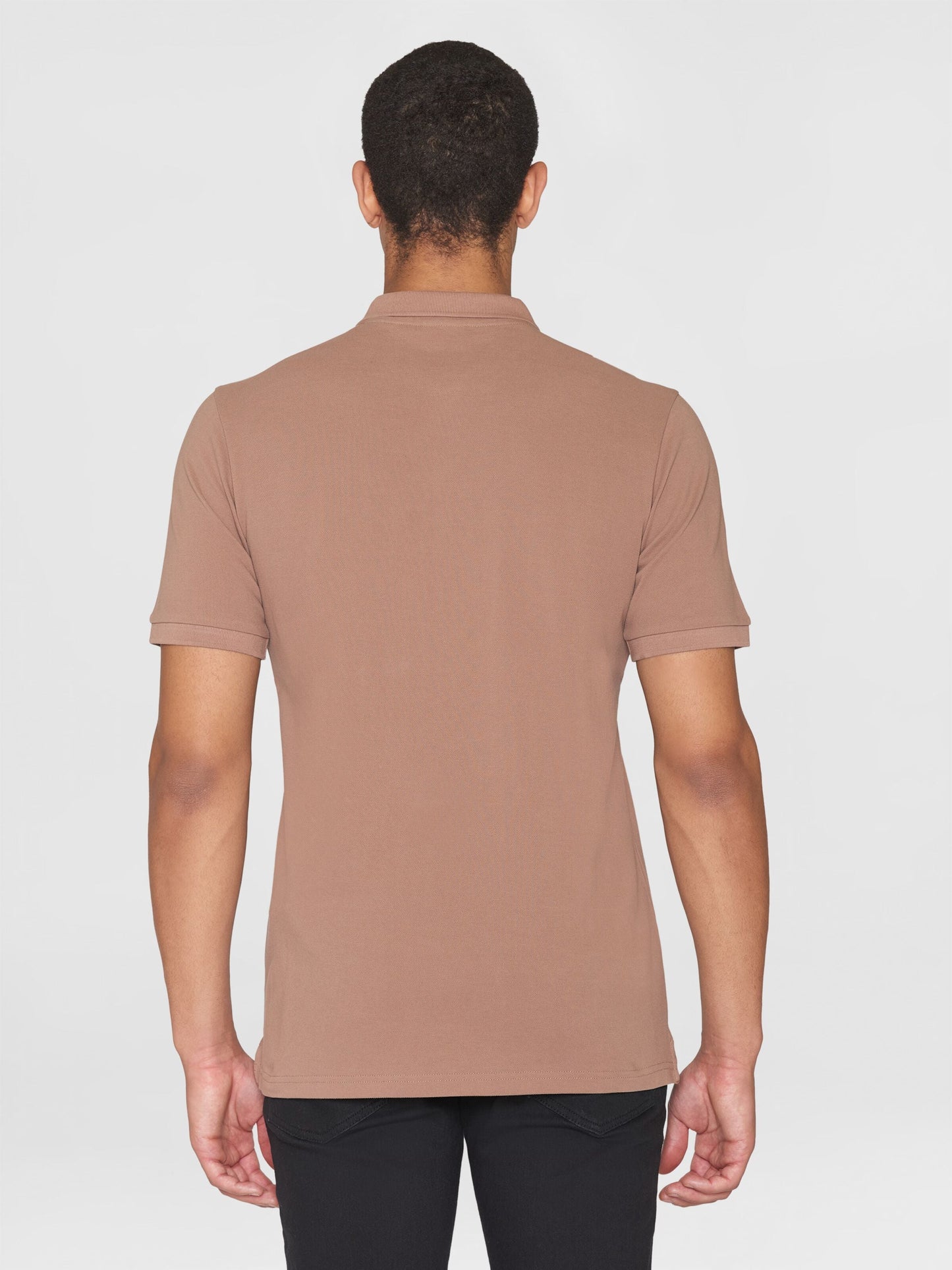 Polo en coton bio | Marron "toke basic badge polo chocolate malt"